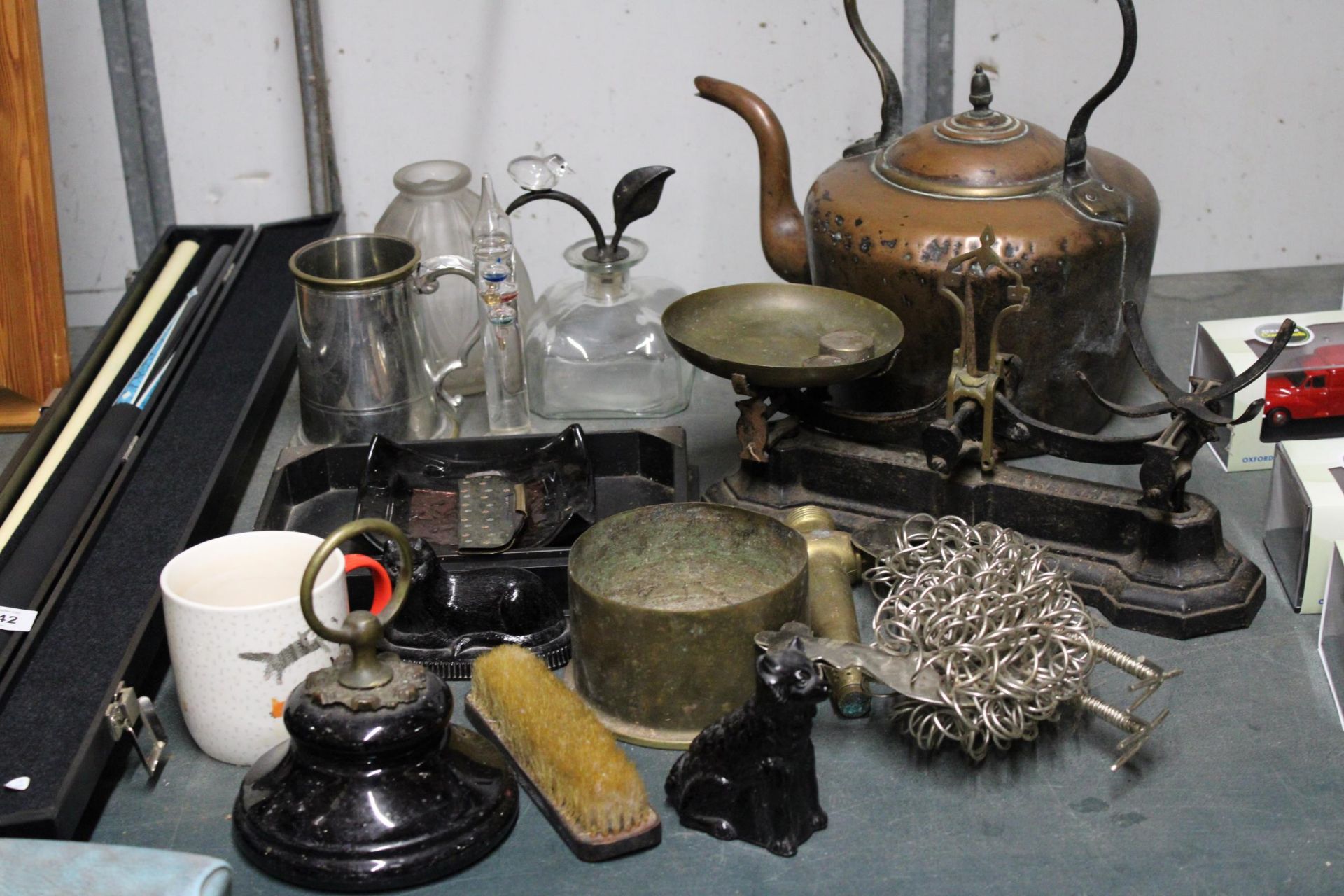 A LARGE MIXED LOT TO INCLUDE A COPPER KETTLE, CAST SCALES, A DOORSTOP, ANIMALS, A BRASS TAP,