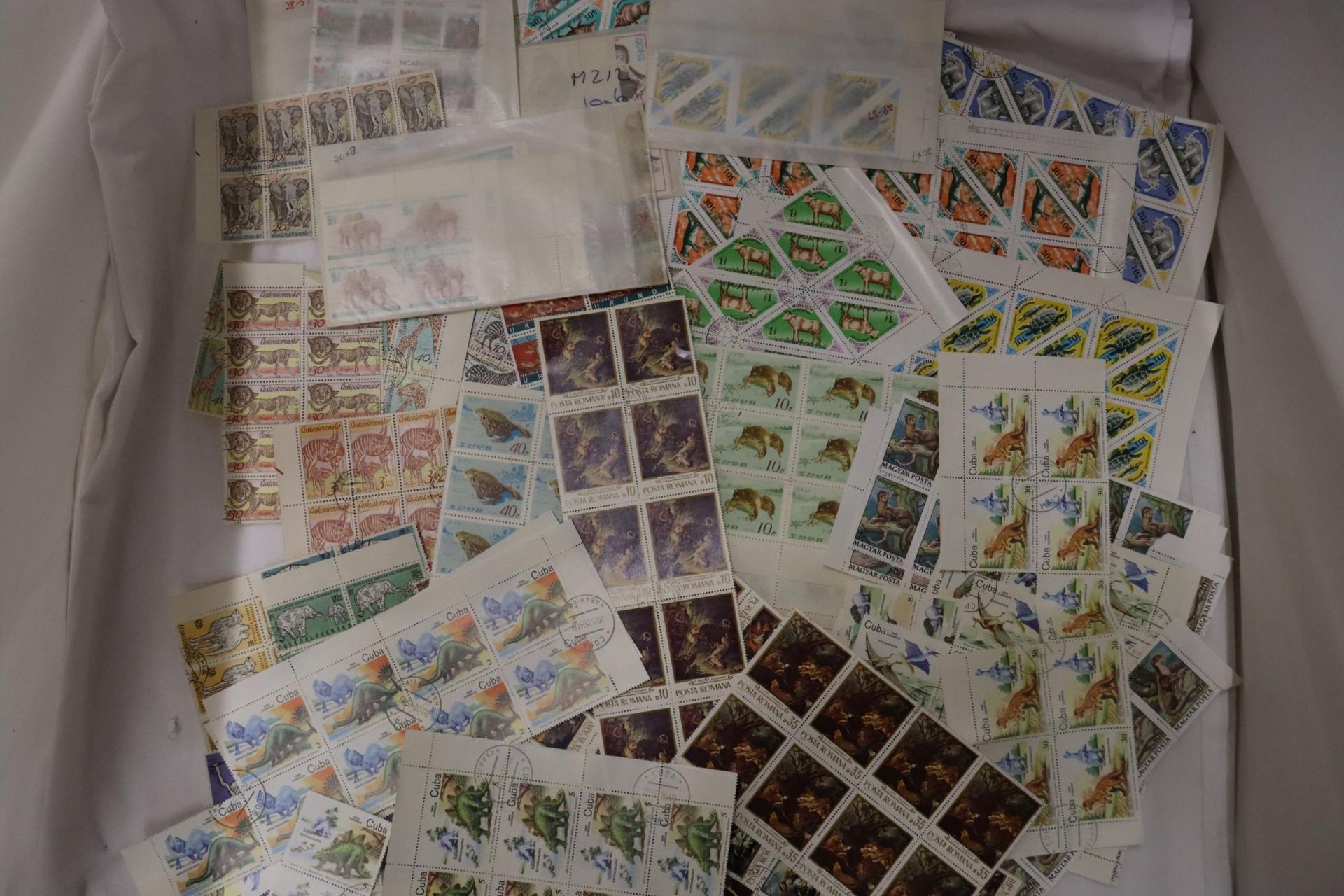 A COLLECTION OF BLOCKS OF STAMPS - Bild 2 aus 10
