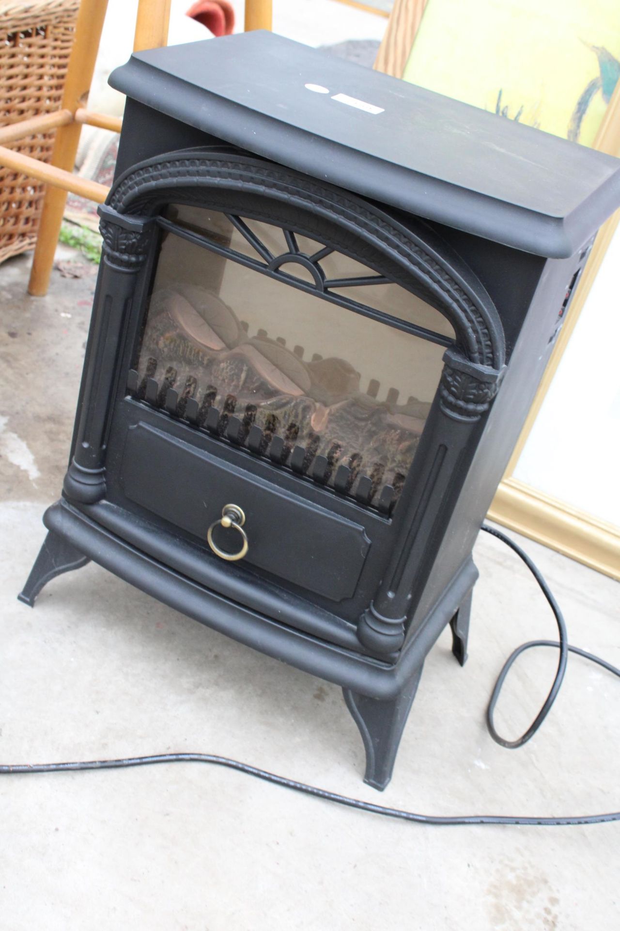 AN ELECTRIC FIRE IN THE FORM OF A LOG BURNER - Image 2 of 2