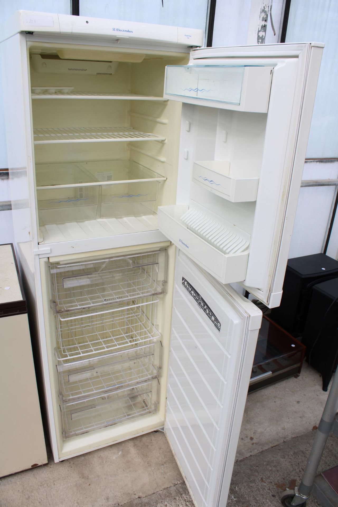 A TALL WHITE ELECTROLUX FRIDGE FREEZER - Image 2 of 2