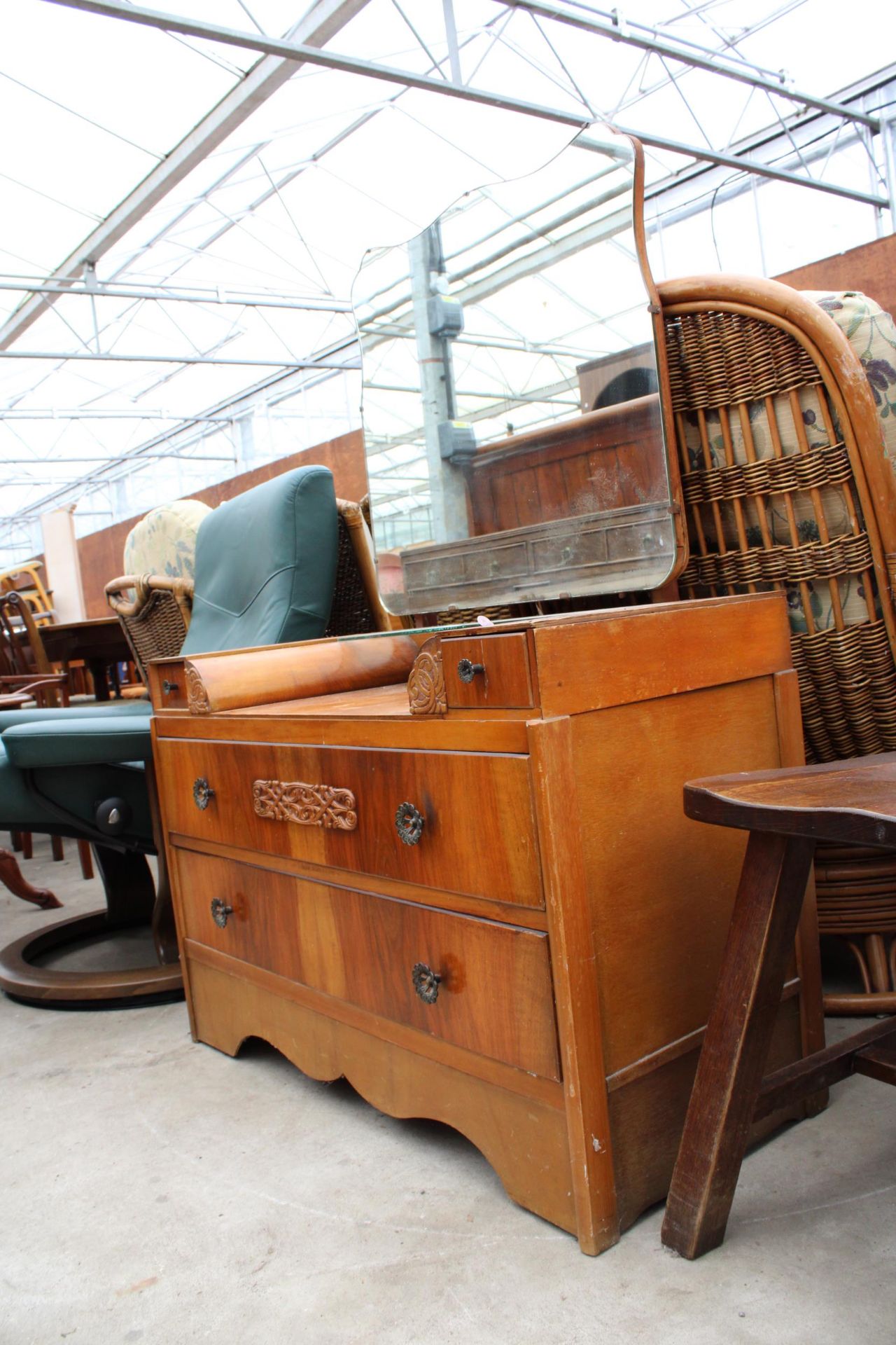 A MID 20TH CENTURY WALNUT DRESSING CHEST - Image 2 of 2