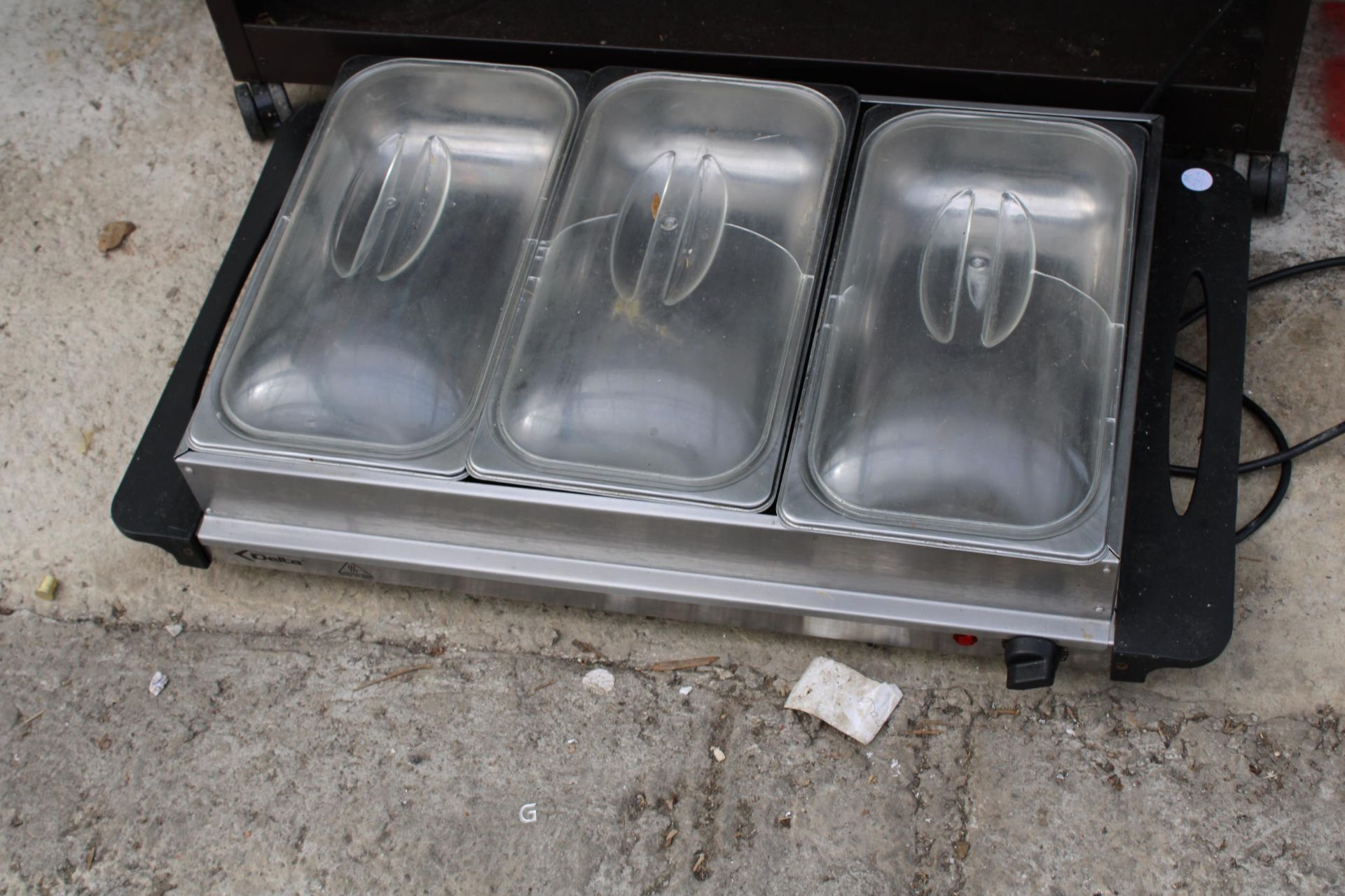 TWO ELECTRIC HOT PLATE FOOD WARMERS TO INCLUDE A HOSTESS TROLLEY AND A STAINLESS STEEL DELTA HOT - Image 2 of 5