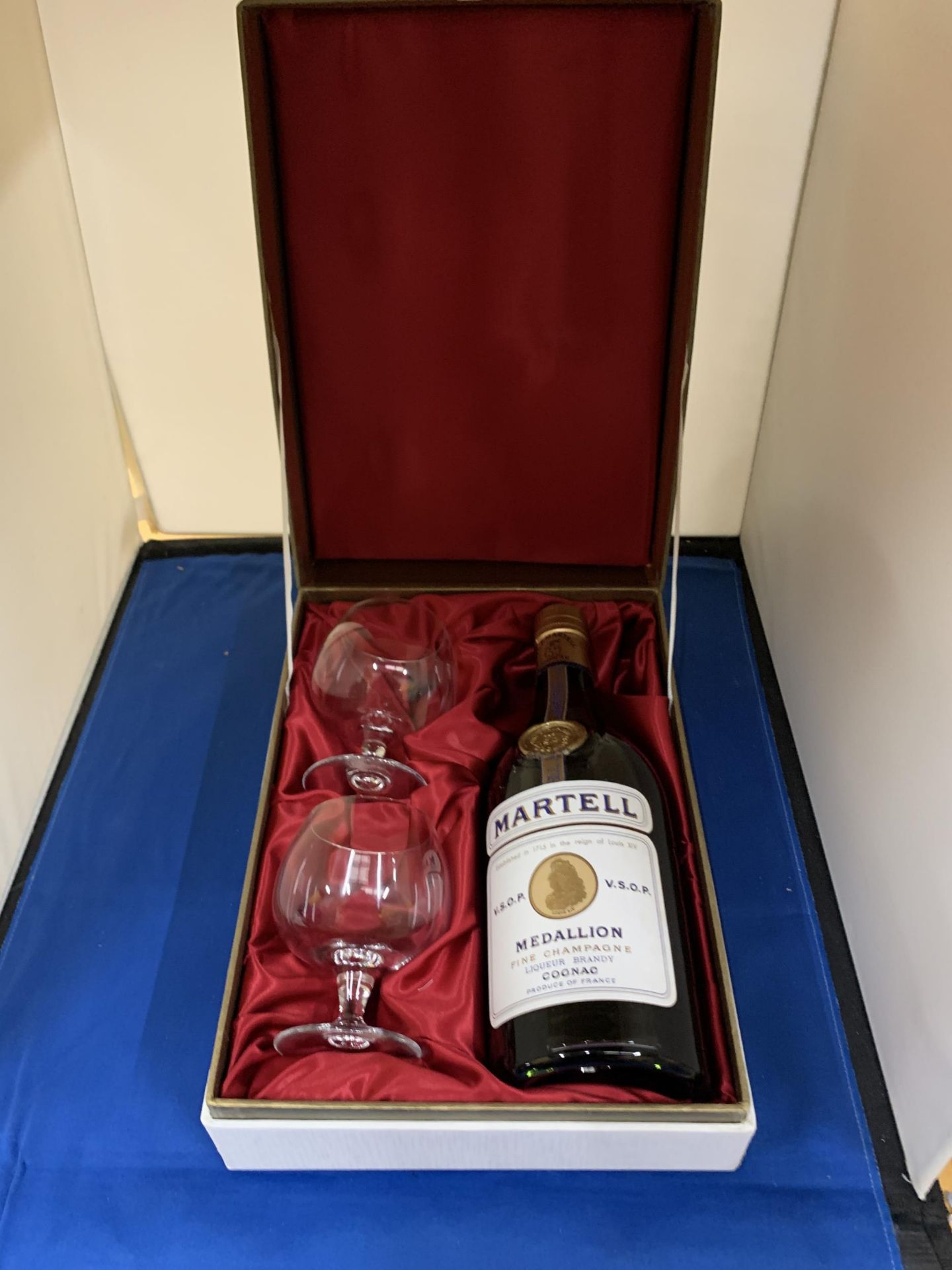 A BOXED BOTTLE OF MARTELL MEDALLION FINE CHAMPAGNE LIQUEUER BRANDY COGNAC WITH TWO GLASSES