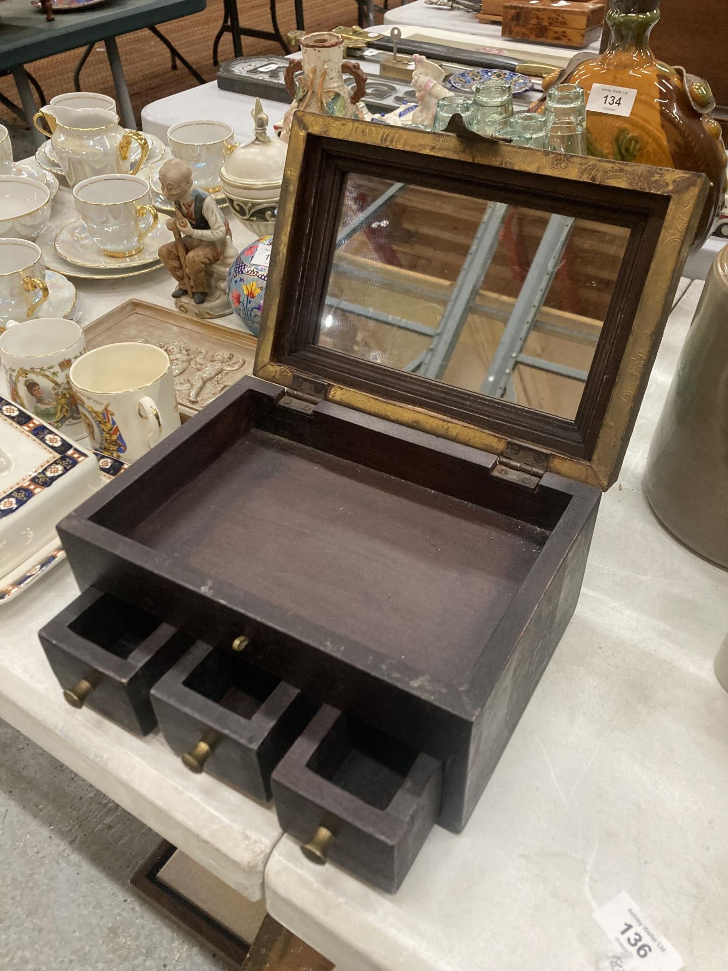 A WOODEN BOX WITH THREE DRAWERS AND A METAL TOP, H - 13CM, W - 25CM, D - 17CM