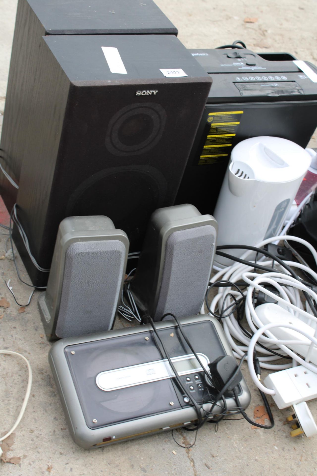 VARIOUS ITEMS TO INCLUDE A FOUR SLICE TOASTER, KETTLE, EXTENSION CABLES, SONY SPEAKERS ETC - Image 3 of 3