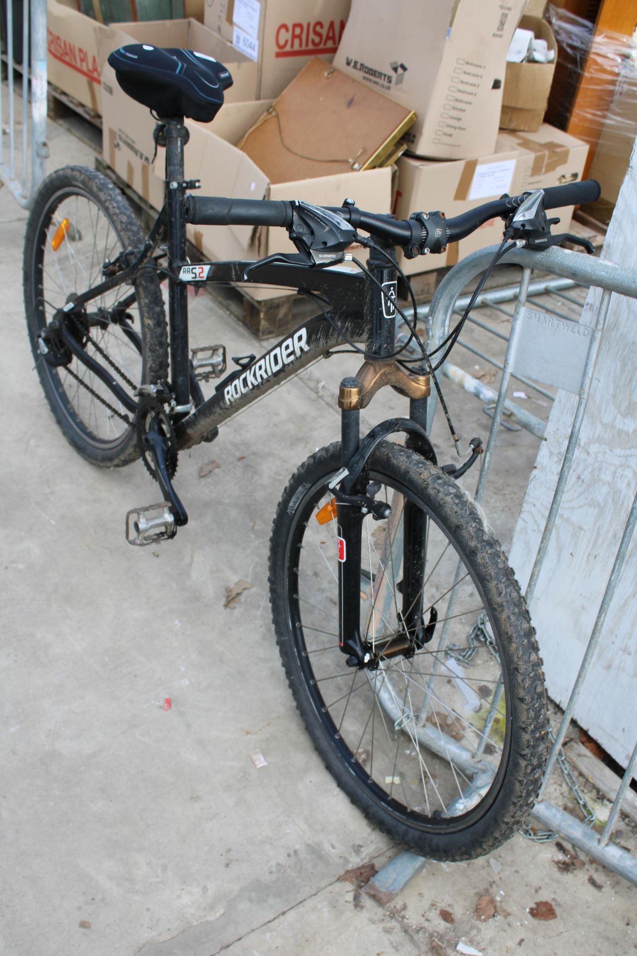 A ROCKRIDER RRS2 MOUNTAIN BIKE WITH FRONT SUSPENSION AND 24 SPEED SHIMANO GEAR SYSTEM - Image 4 of 4