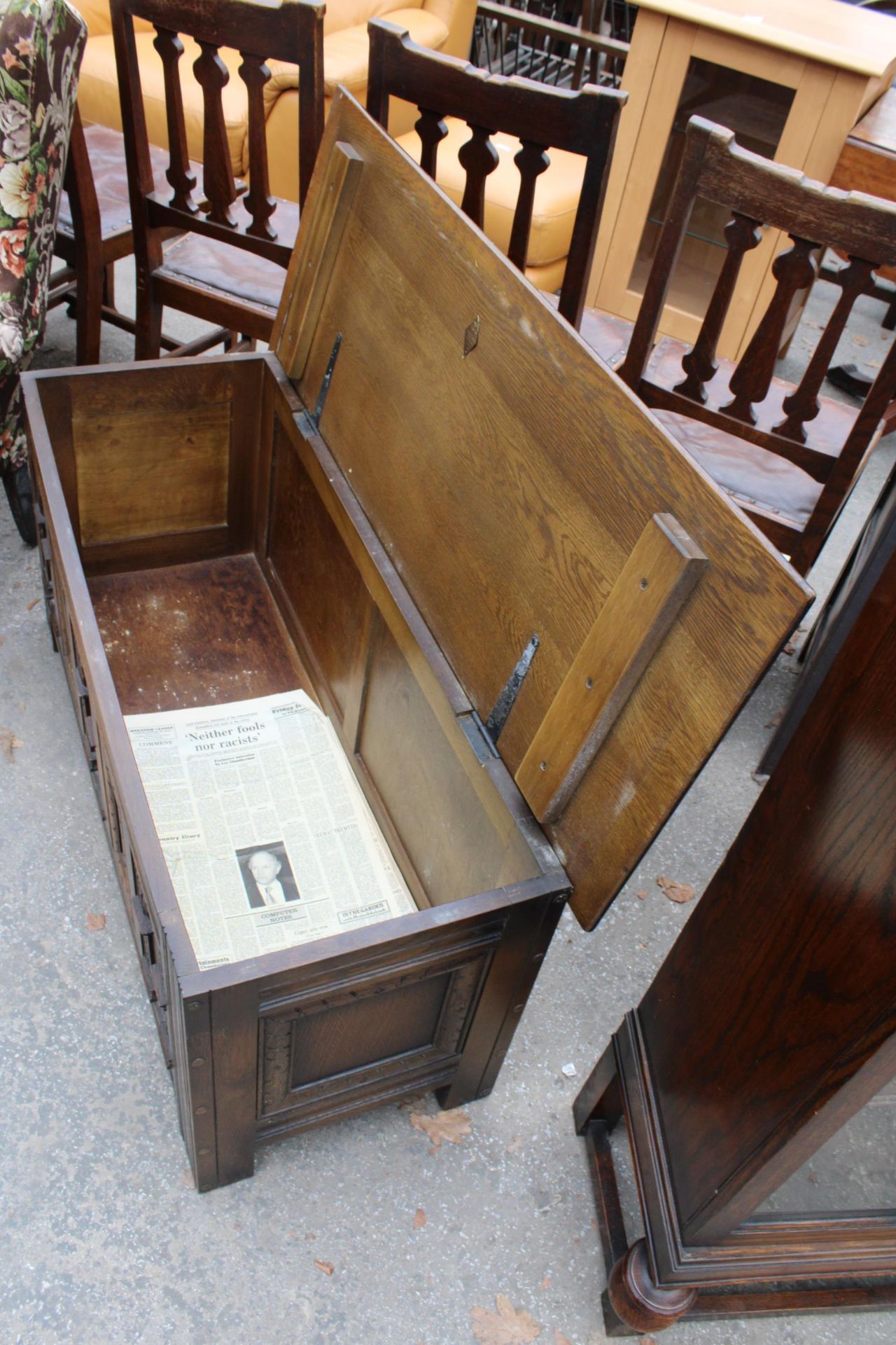 AN OAK OLD CHARM BLANKET CHEST WITH CARVED PANEL FRONT 45" WIDE - Image 3 of 5