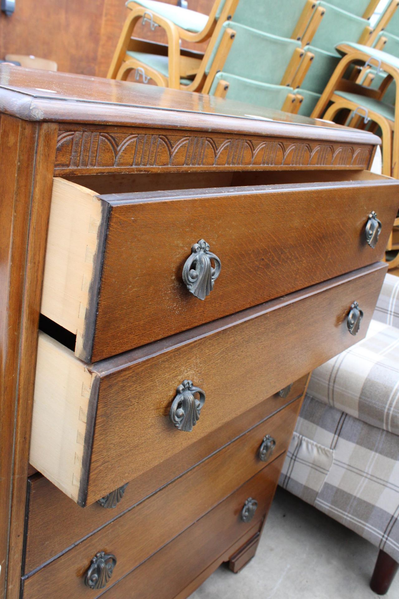 A MID 20TH CENTURY CHEST OF 5 DRAWERS 30" WIDE - Image 2 of 2