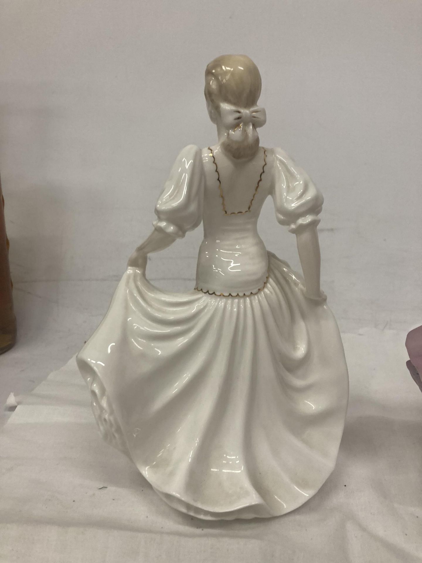 TWO COALPORT FIGURINES SUMMER BREEZE FROM THE AGE OF ELEGANCE SERIES AND AN UNAMED FIGURE - Image 4 of 6