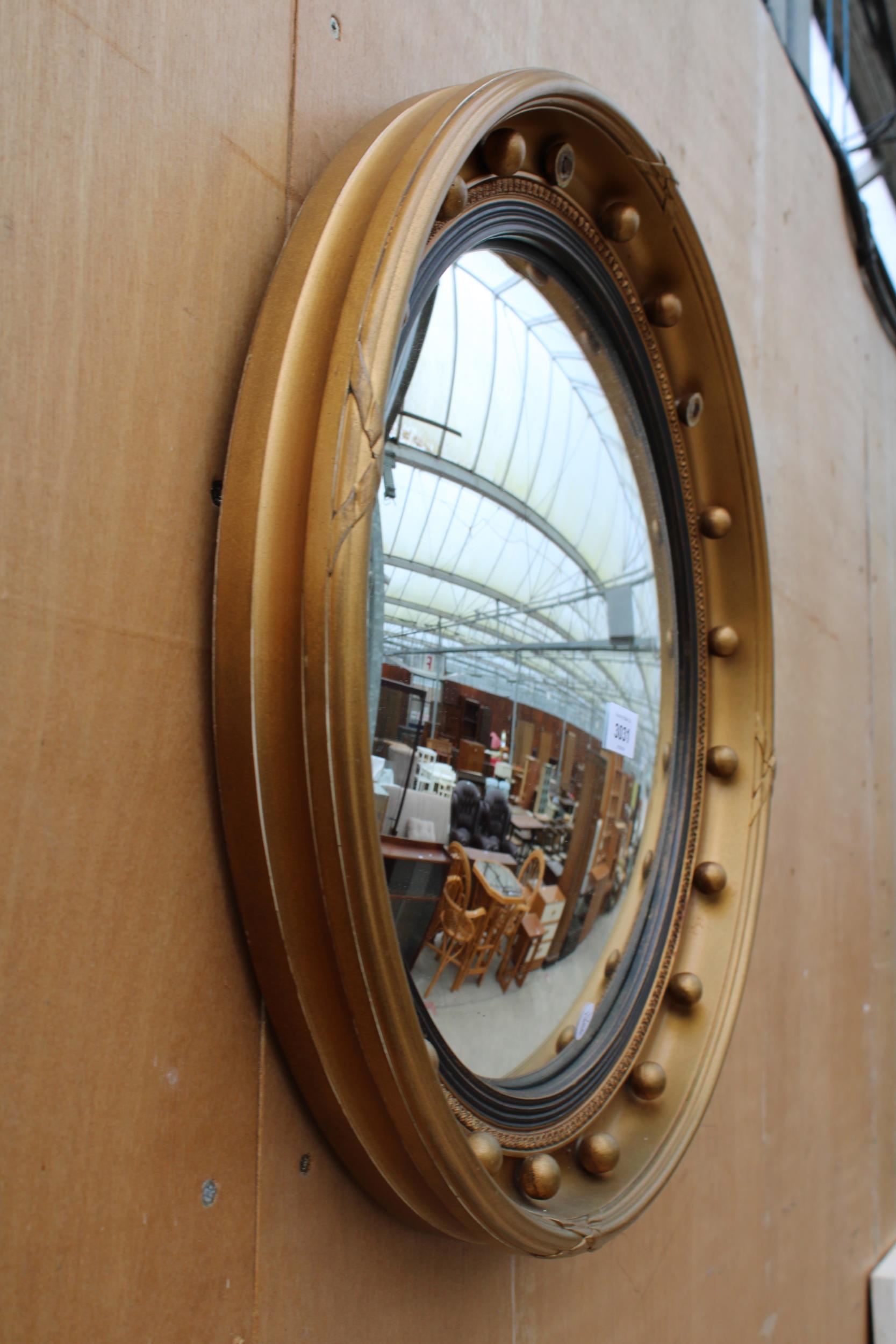 A 19TH CENTURY STYLE GILT FRAMED CONVEX MIRROR - 21" DIAMETER - Image 2 of 2