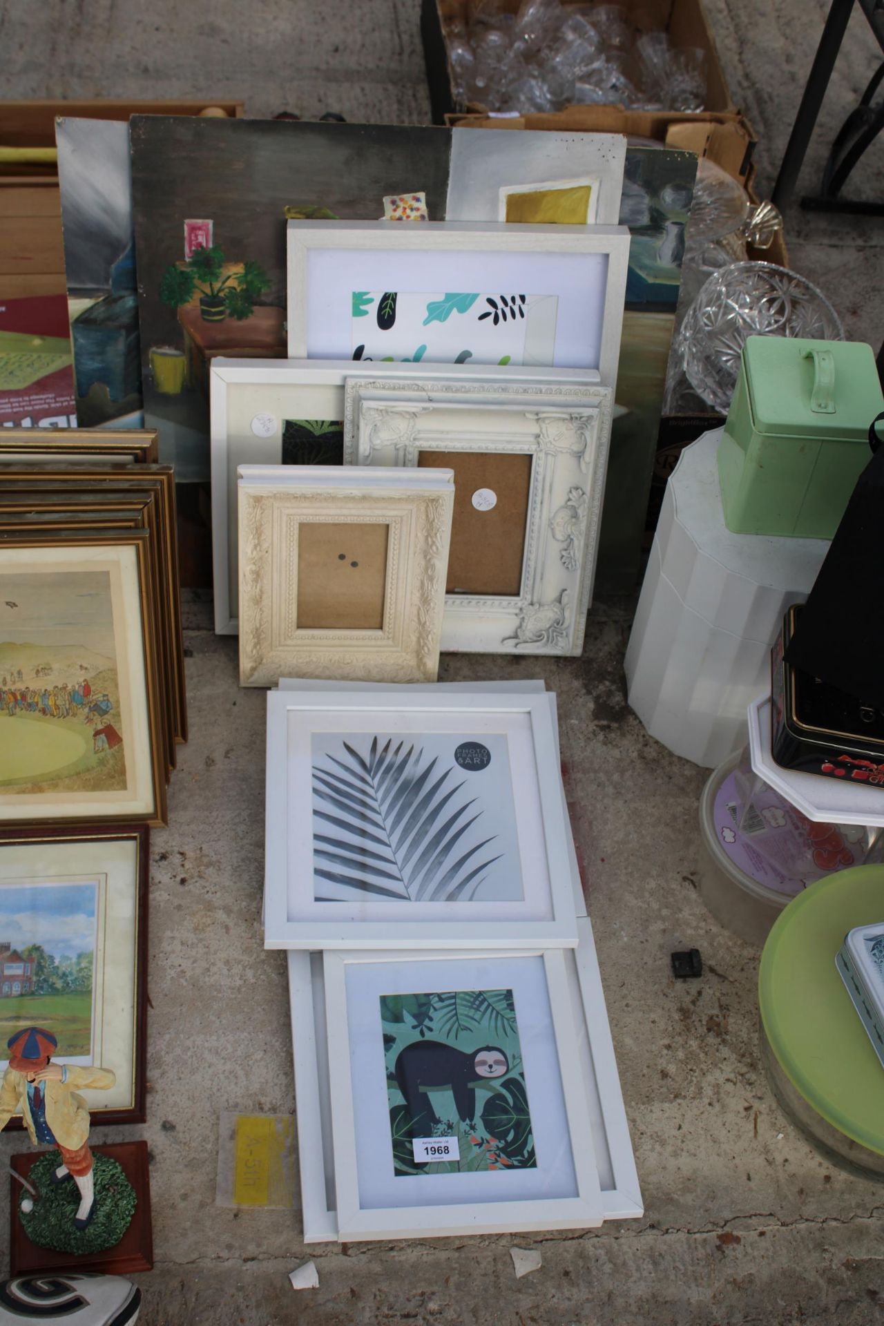AN ASSORTMENT OF EMPTY PICTURE FRAMES
