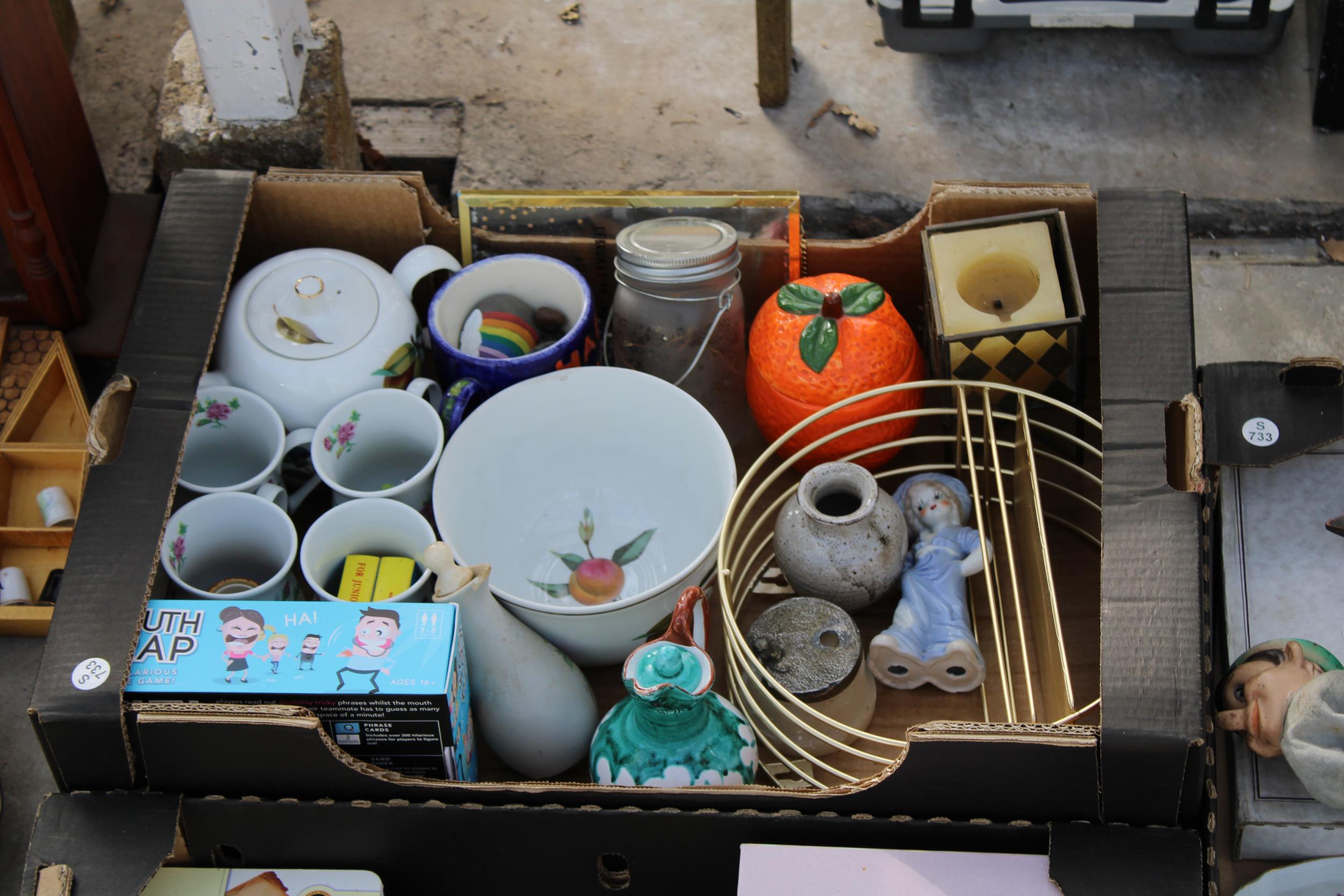 AN ASSORTMENT OF HOUSEHOLD ITEMS TO INCLUDE MUGS, PLATES AND FURTHER CERAMICS ETC - Image 2 of 4