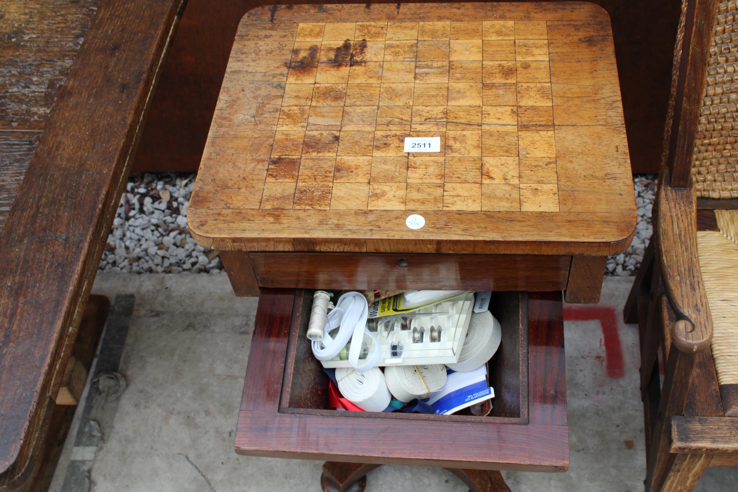 A VICTORIAN SEWING TABLE WITH SINGLE DRAWER, PULL OUT STORAGE SECTION AND GAMES TOP, 18" X 15" - Image 3 of 4