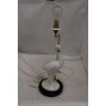 A CERAMIC WHITE AND GOLD STORK LAMP, WORKING AT TIME OF CATALOGUING, NO WARRANTY GIVEN, HEIGHT 47CM