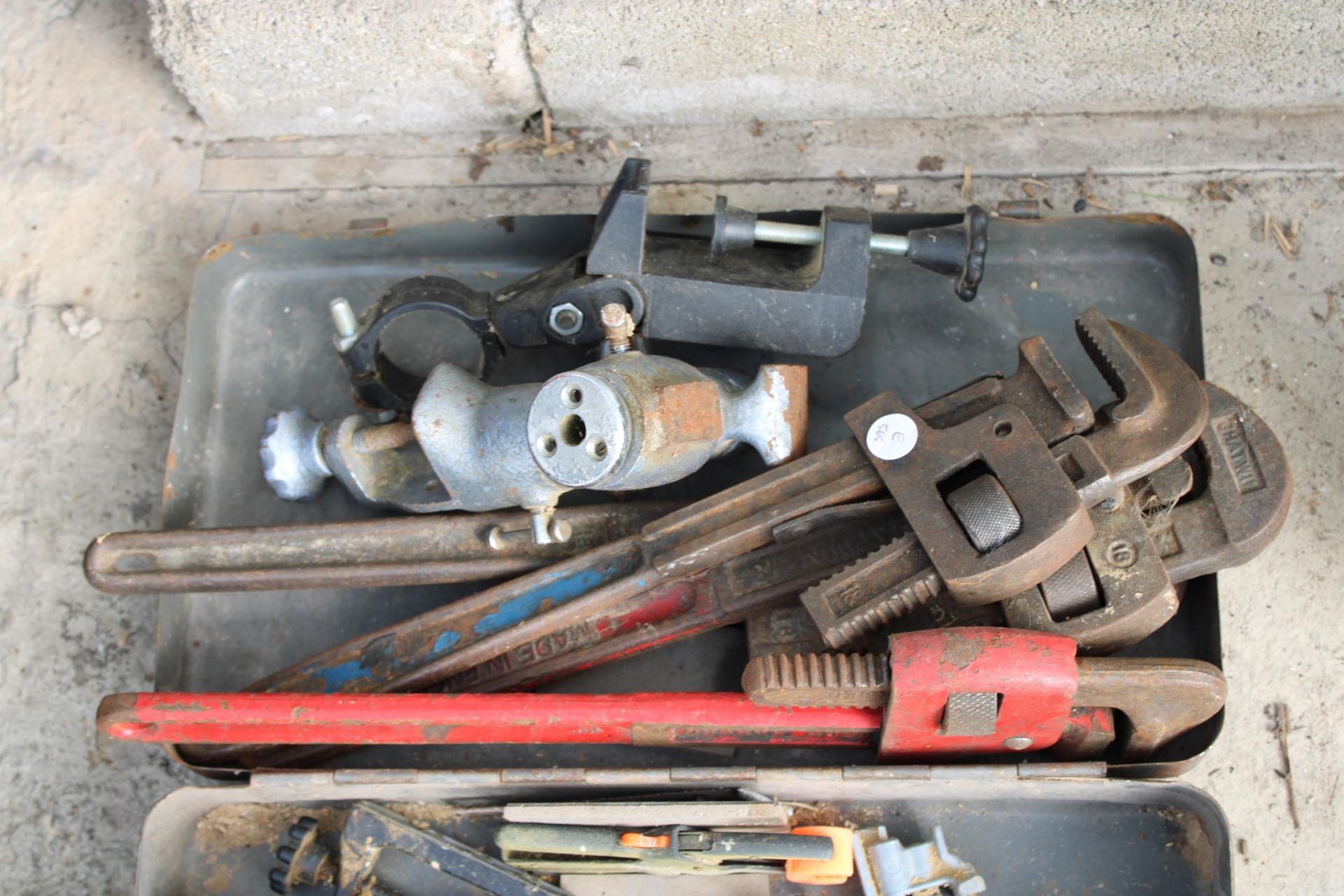 AN ASSORTMENT OF HAND TOOLS TO INCLUDE G CLAMPS AND STILSENS ETC - Image 2 of 2