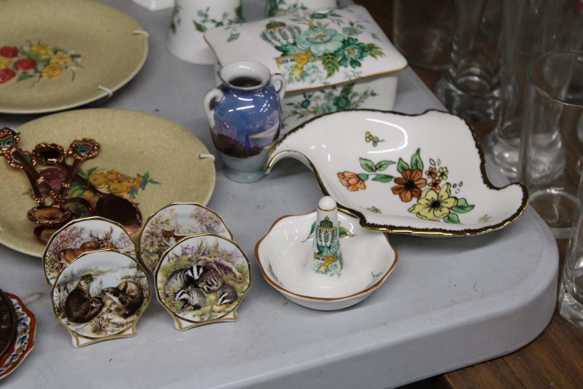 A QUANTITY OF CERAMICS TO INCLUDE CROWN STAFFORDSHIRE, VASES, BELLS, A TRINKET BOX AND JUG, - Image 4 of 5