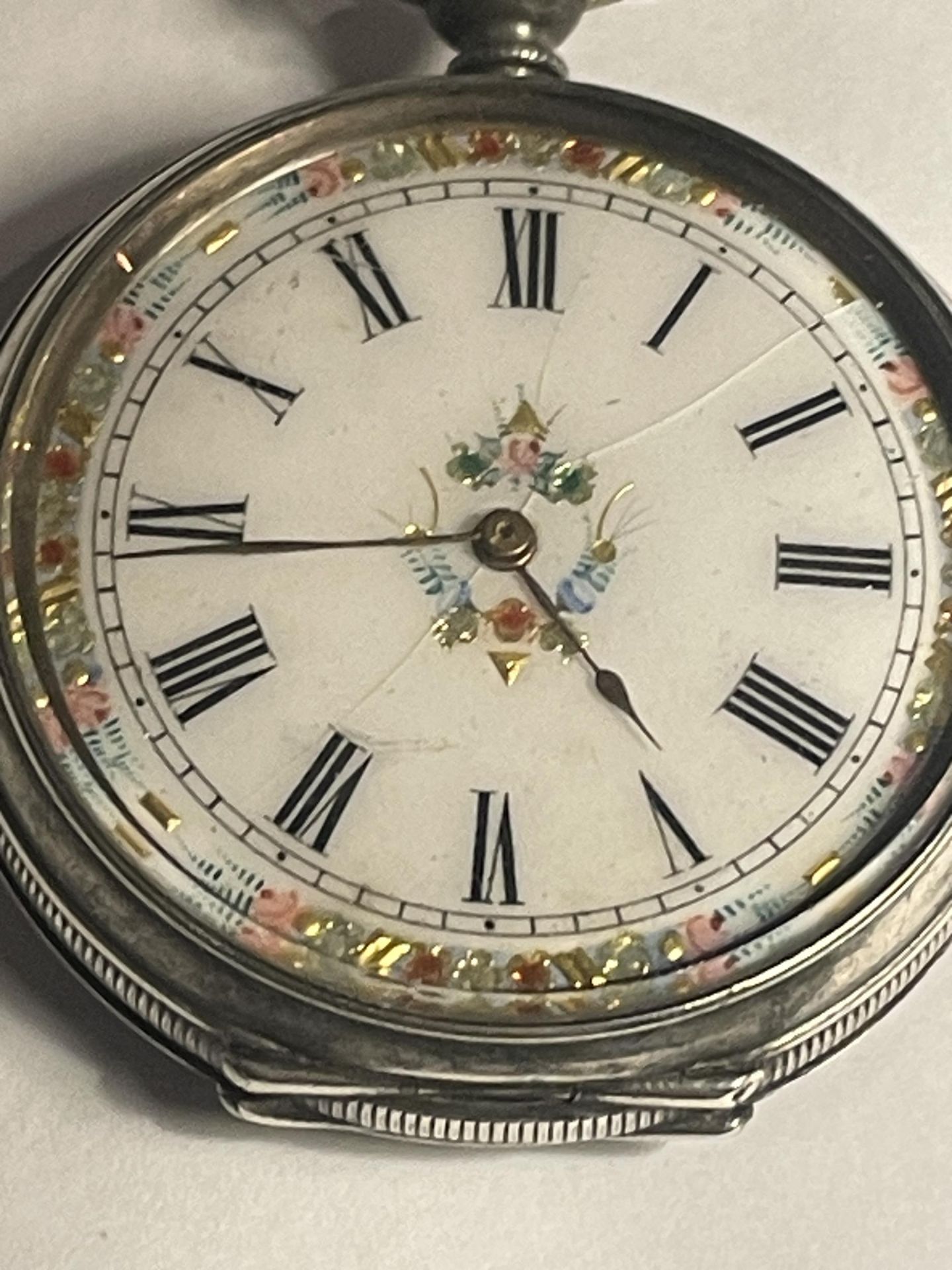 A MARKED 800 SILVER DECORATIVE LADIES POCKET WATCH WITH INLAID WHITE ENAMEL FACE (A/F) AND ROMAN - Image 2 of 4