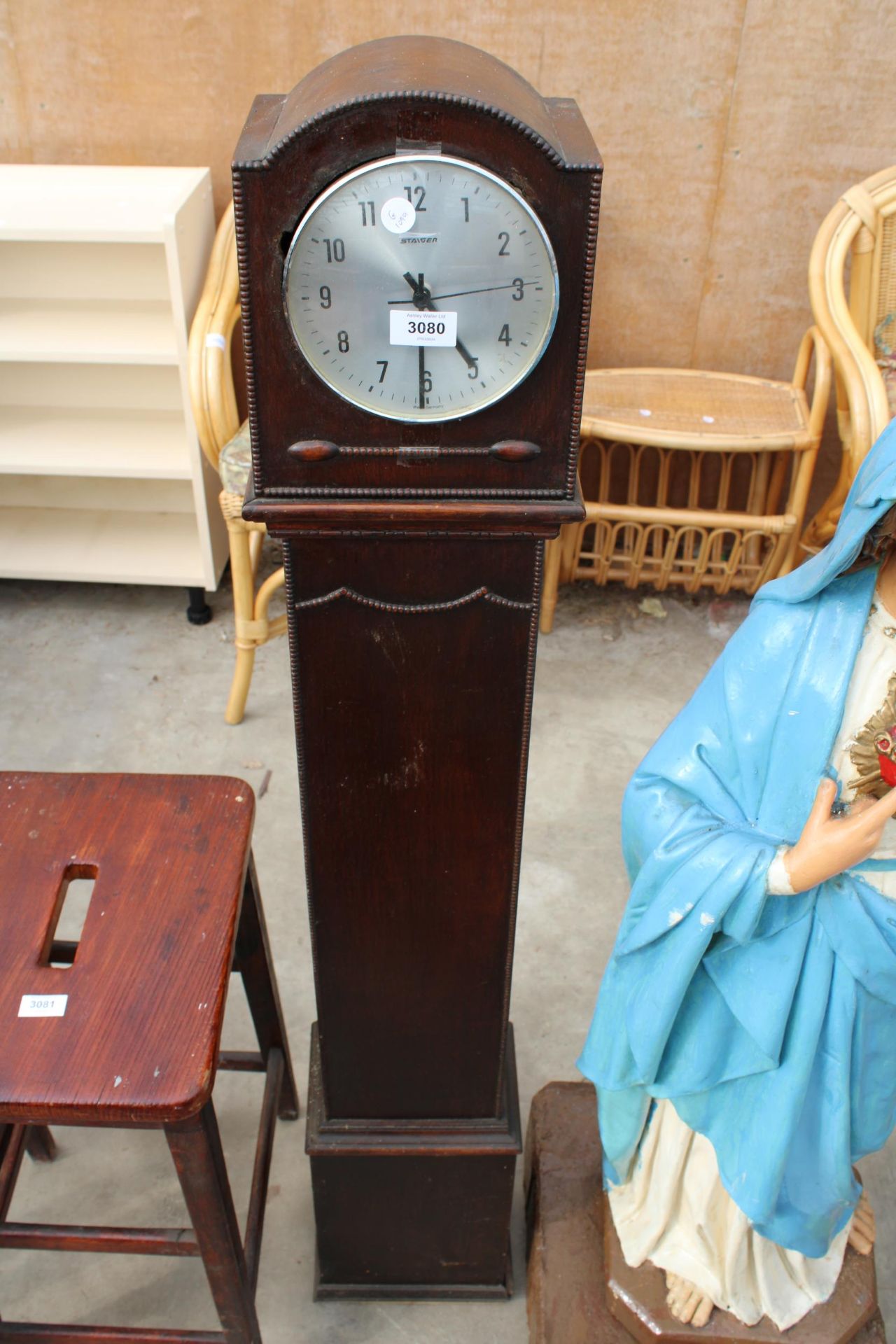 AN EARLY 20TH CENTURY GRANDMOTHER CLOCK