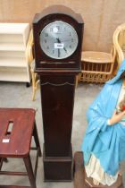 AN EARLY 20TH CENTURY GRANDMOTHER CLOCK