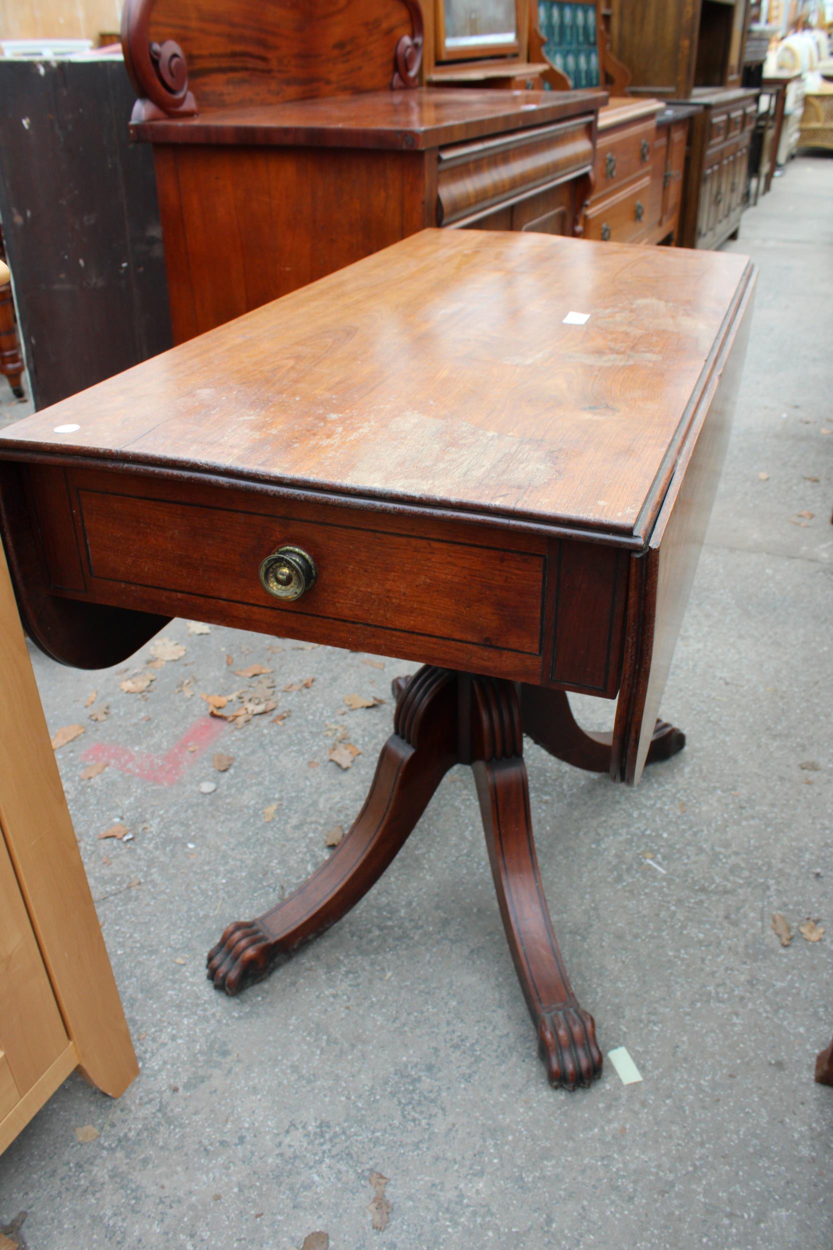A 19TH CENTURY MAHOGANY DROP LEAF PEDESTAL TABLE WITH ONE DRAWER AND ONE SHAM DRAWER ON SHAM FEET - Image 3 of 4