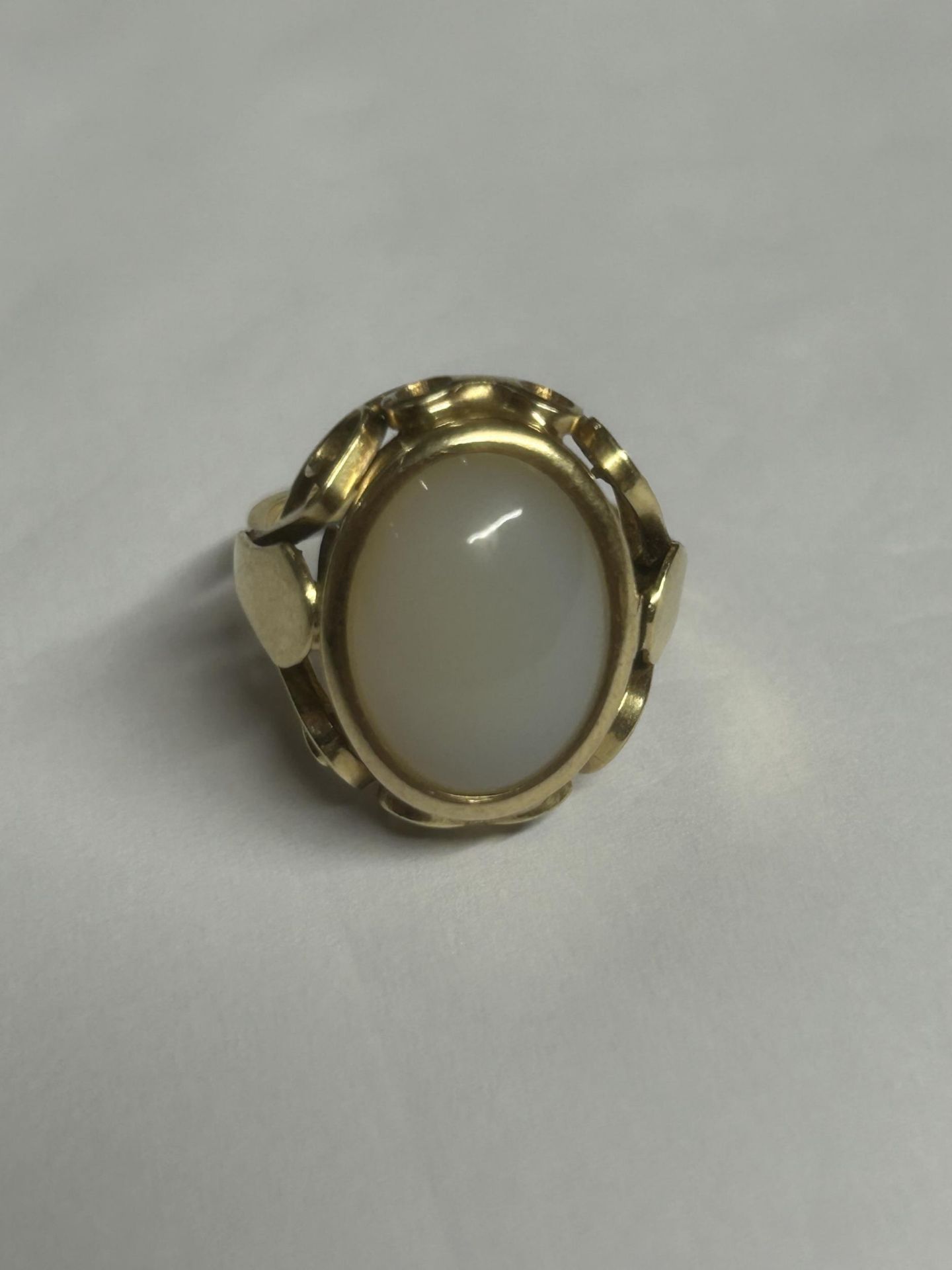 A 14CT GOLD DRESS RING, SIZE L. WEIGHT 5.09 GRAMS - Image 4 of 4