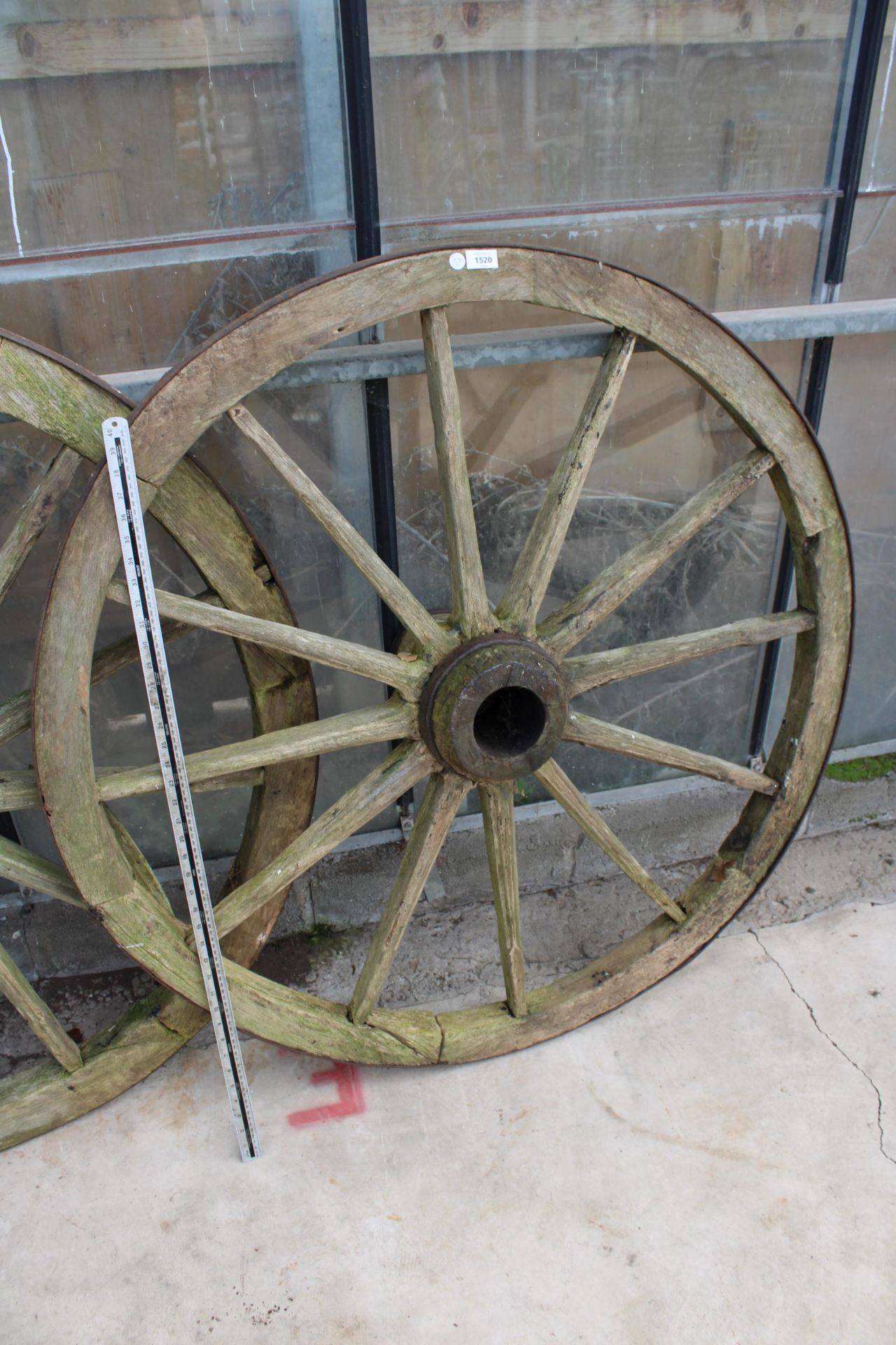 A VINTAGE WOODEN AND METAL BANDED CART WHEEL (D:120CM)
