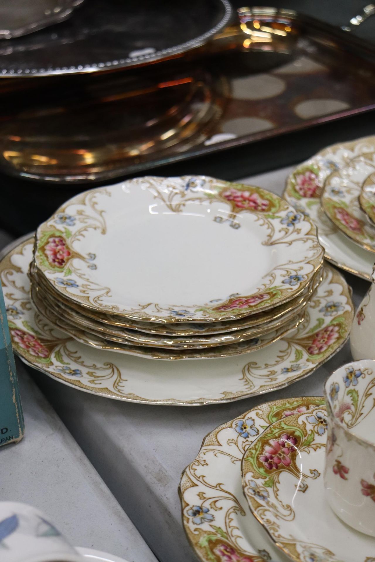 A LATE 18TH/EARLY 19TH CENTURY TEASET BY FRED B PEARCE & CO, LONDON, TO INCLUDE CAKE PLATES, A CREAM - Image 4 of 10