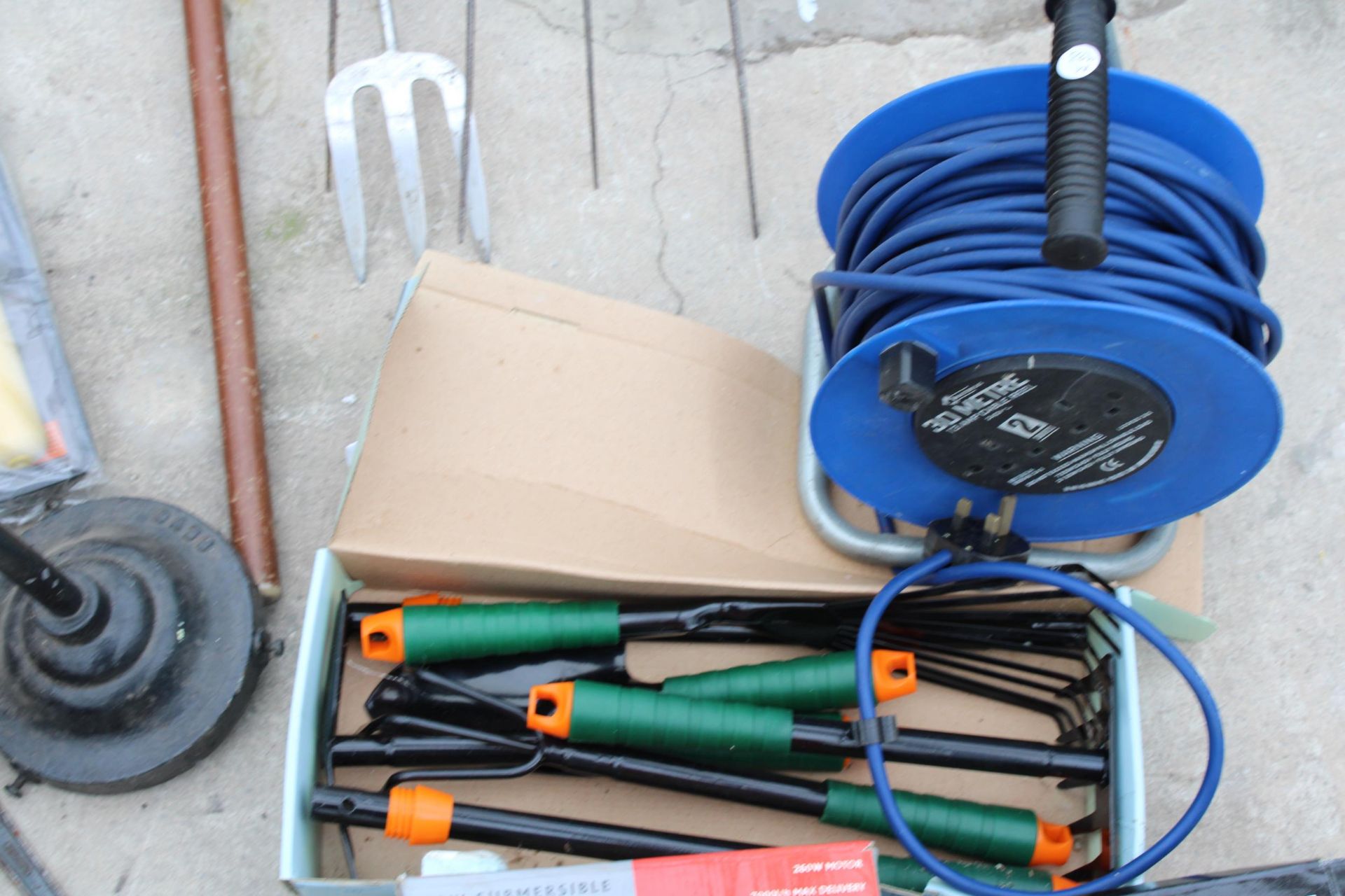 AN ASSORTMENT OF TOOLS TO INCLUDE A WATER PUMP, A SMALL MITRE SAW AND AN EXTENSION LEAD ETC - Image 3 of 3