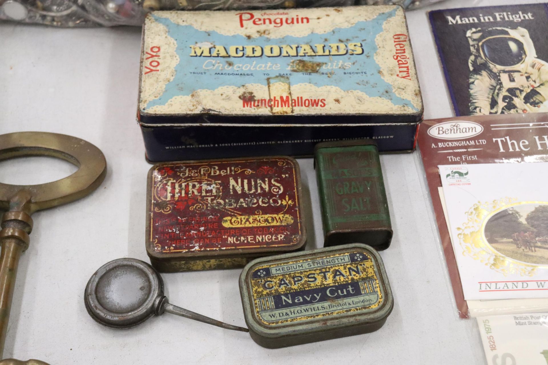 A SELECTION OF VINTAGE TINS PLUS AN OIL CAN