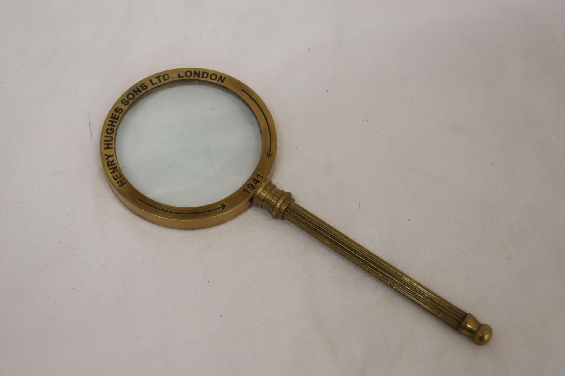 A HANDMADE VINTAGE ANTIQUE HENRY HUGHES & SONS OF LONDON 1941 BRASS MAGNIFYING GLASS