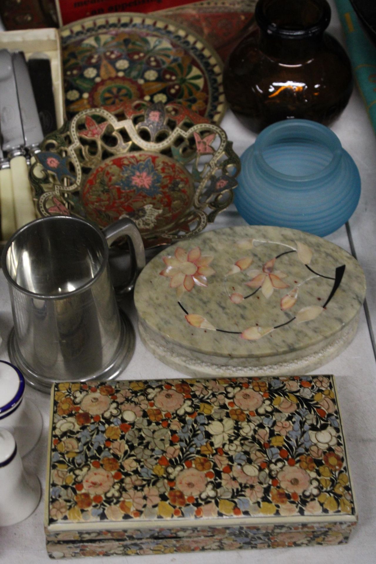 A MIXED LOT TO INCLUDE COALPORT, GRAFTON, VINTAGE OXO TIN ETC - Image 3 of 6