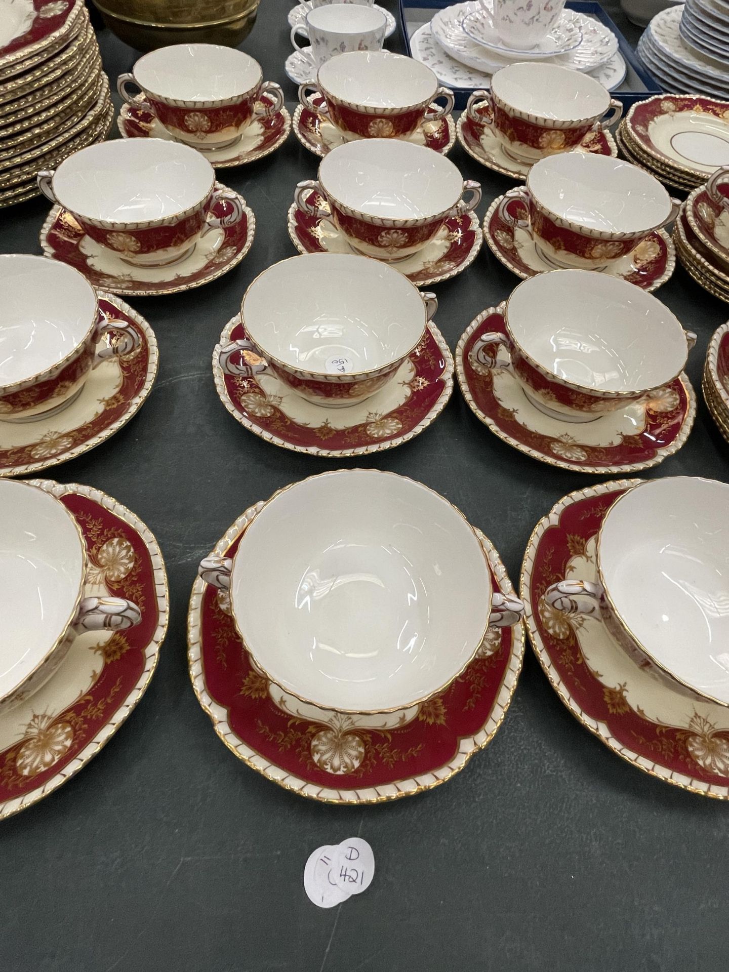 AN EIGHTY EIGHT PIECE ROYAL WORCESTER HATFIELD RED DINNER SERVICE GOLD SHELLS AND LEAVES WITH A - Image 6 of 10