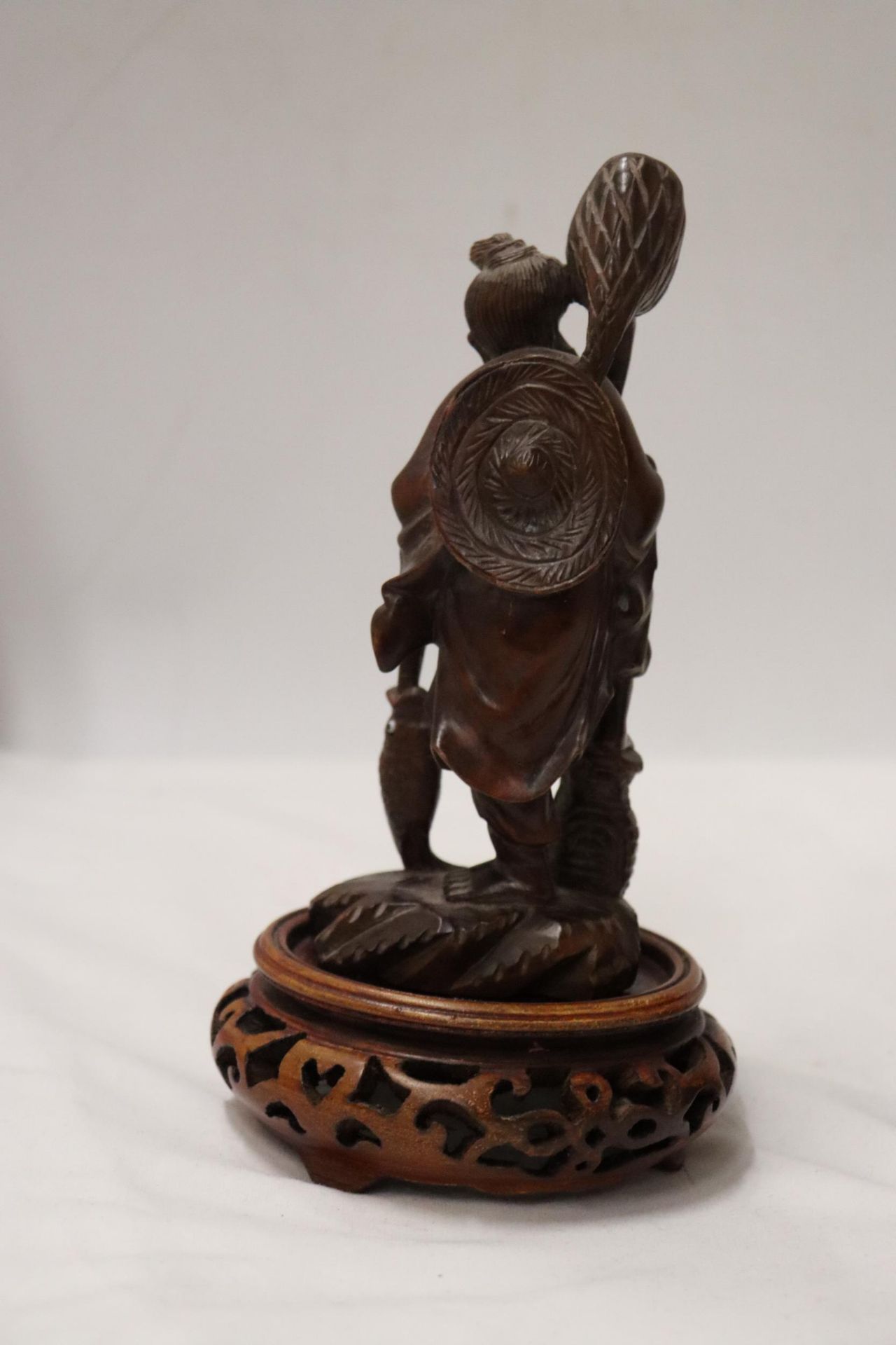 TWO CARVED WOODEN ORIENTAL FIGURES TO INCLUDE A LAUGHING BUDDAH, ON STANDS - Image 7 of 9