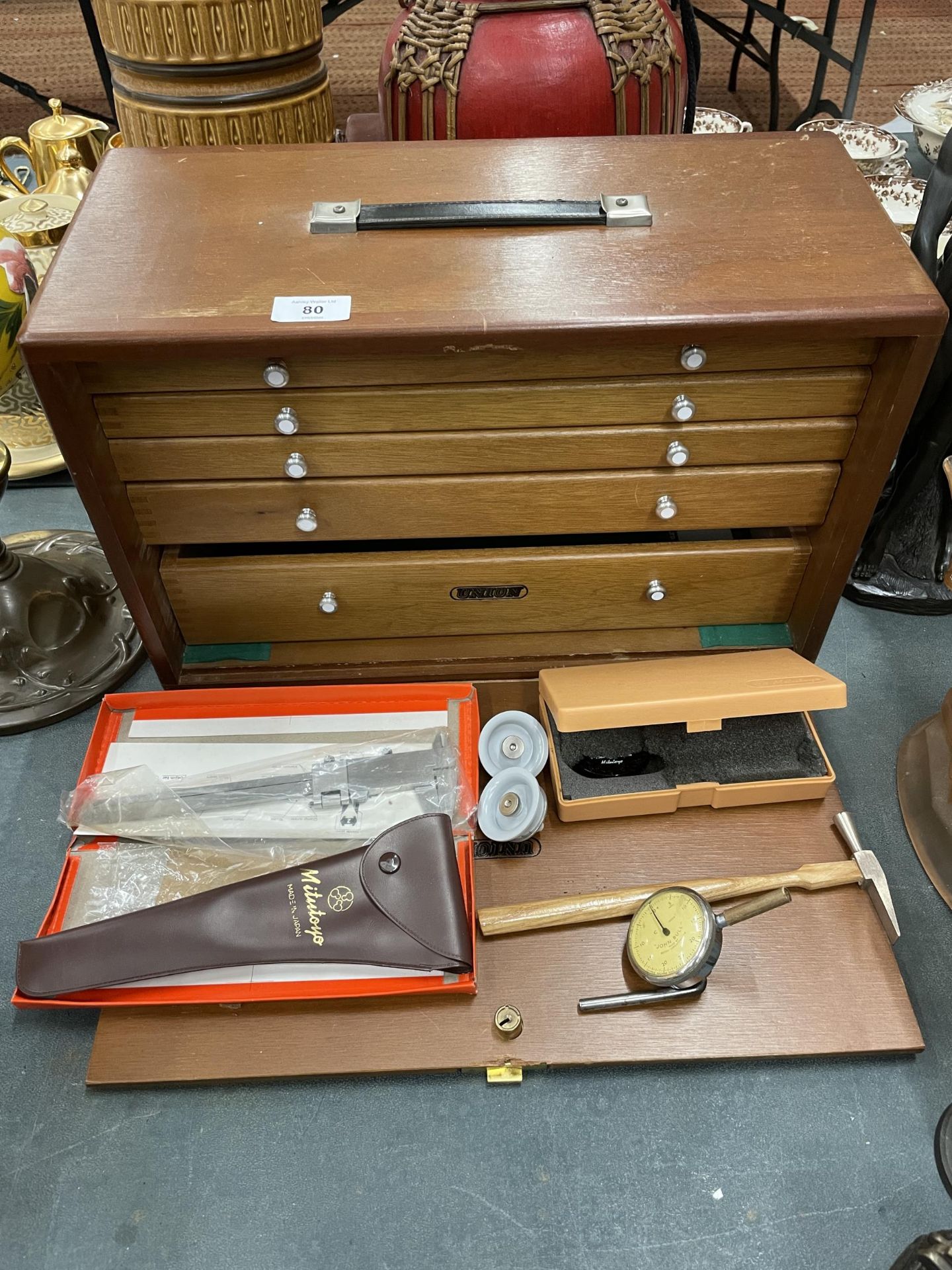 A UNION ENGINEERS CHEST WITH FIVE GRADUATED DRAWERS AND TOOLS TO INCLUDE GAUGES, CALIPERS, HAMMER
