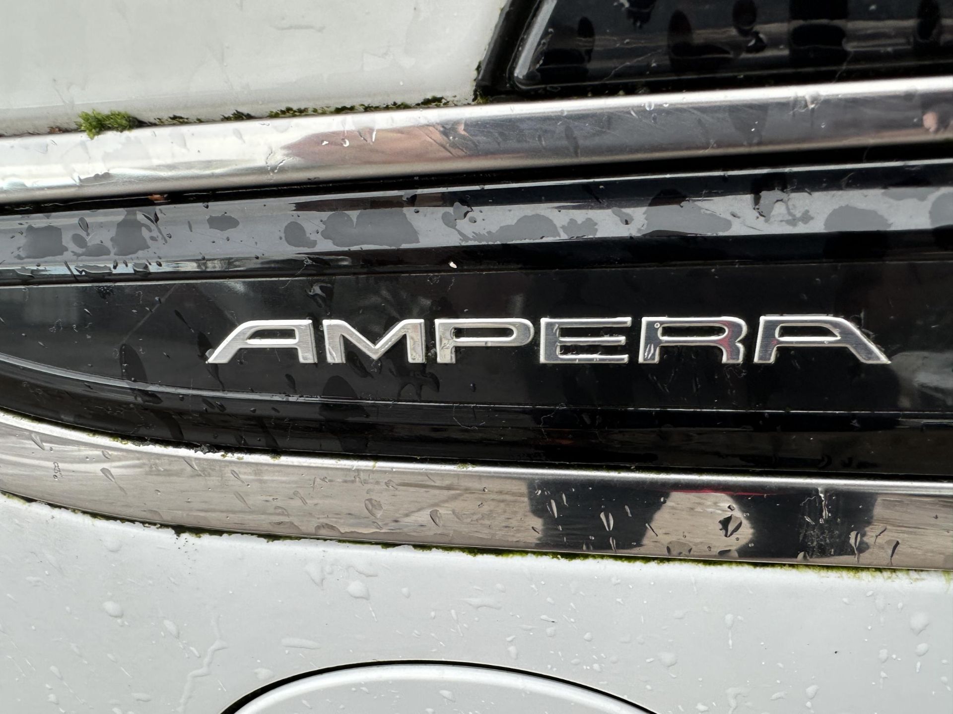 A VAUXHALL AMPERA ELECTRON 5 DOOR HATCHBACK HYBRID, DATE OF FIRST REGISTRATION 11/06/2012. - Image 7 of 16