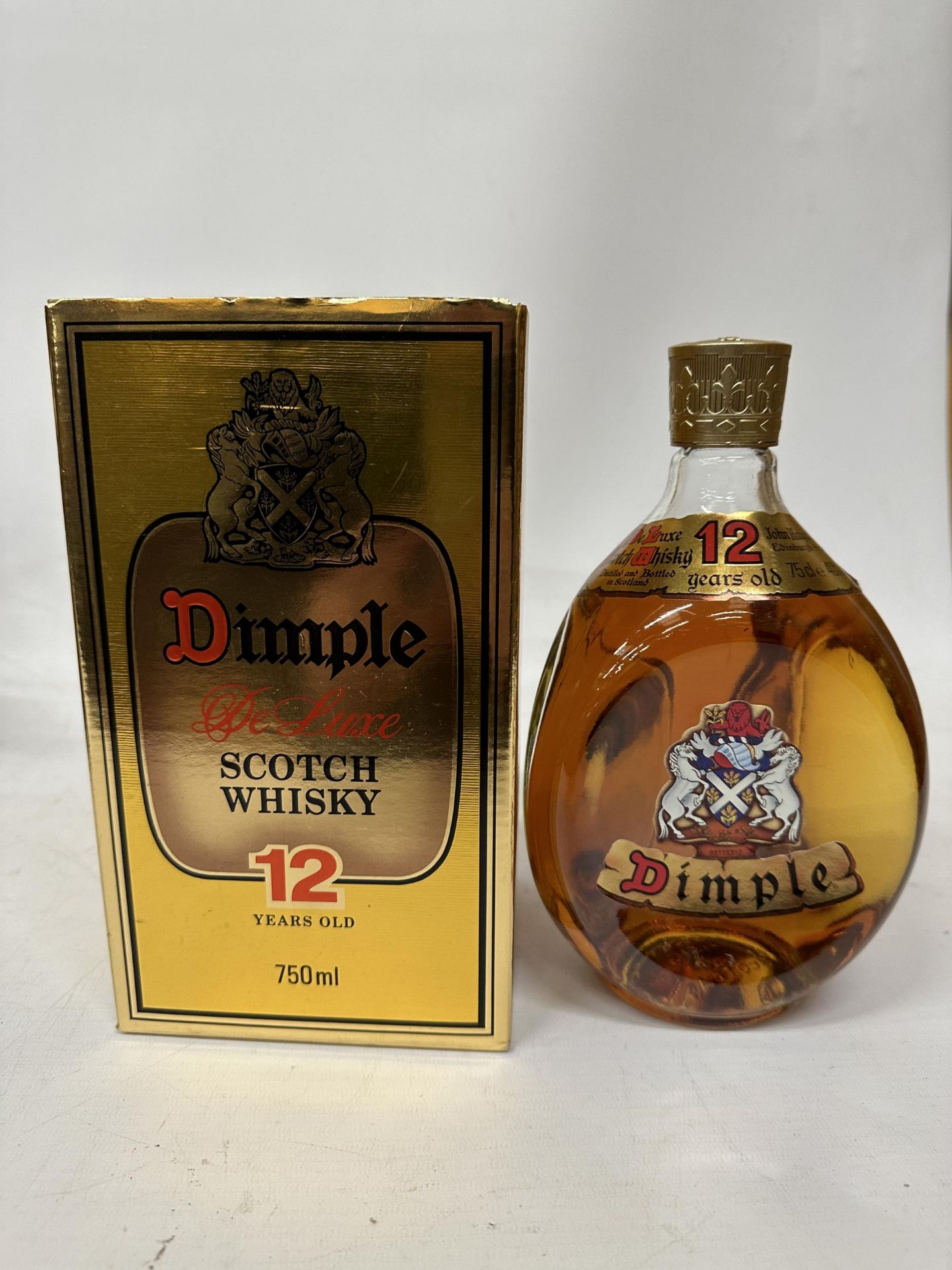 A BOXED 750ML 40% BOTTLE OF DIMPLE DE LUXE 12 YEARS OLD SCOTCH WHISKY