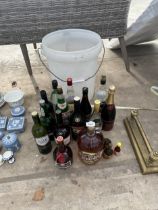 AN ASSORTMENT OF ITEMS TO INCLUDE A BREWING BUCKET AND AN ASSORTMENT OF BOTTLES