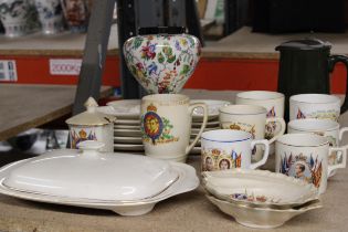 A COLLECTION OF ROYAL COMMEMORATIVE WARE TO INCLUDE CUPS AND BOWLS PLUS CERAMIC PLATES, A PEWTER