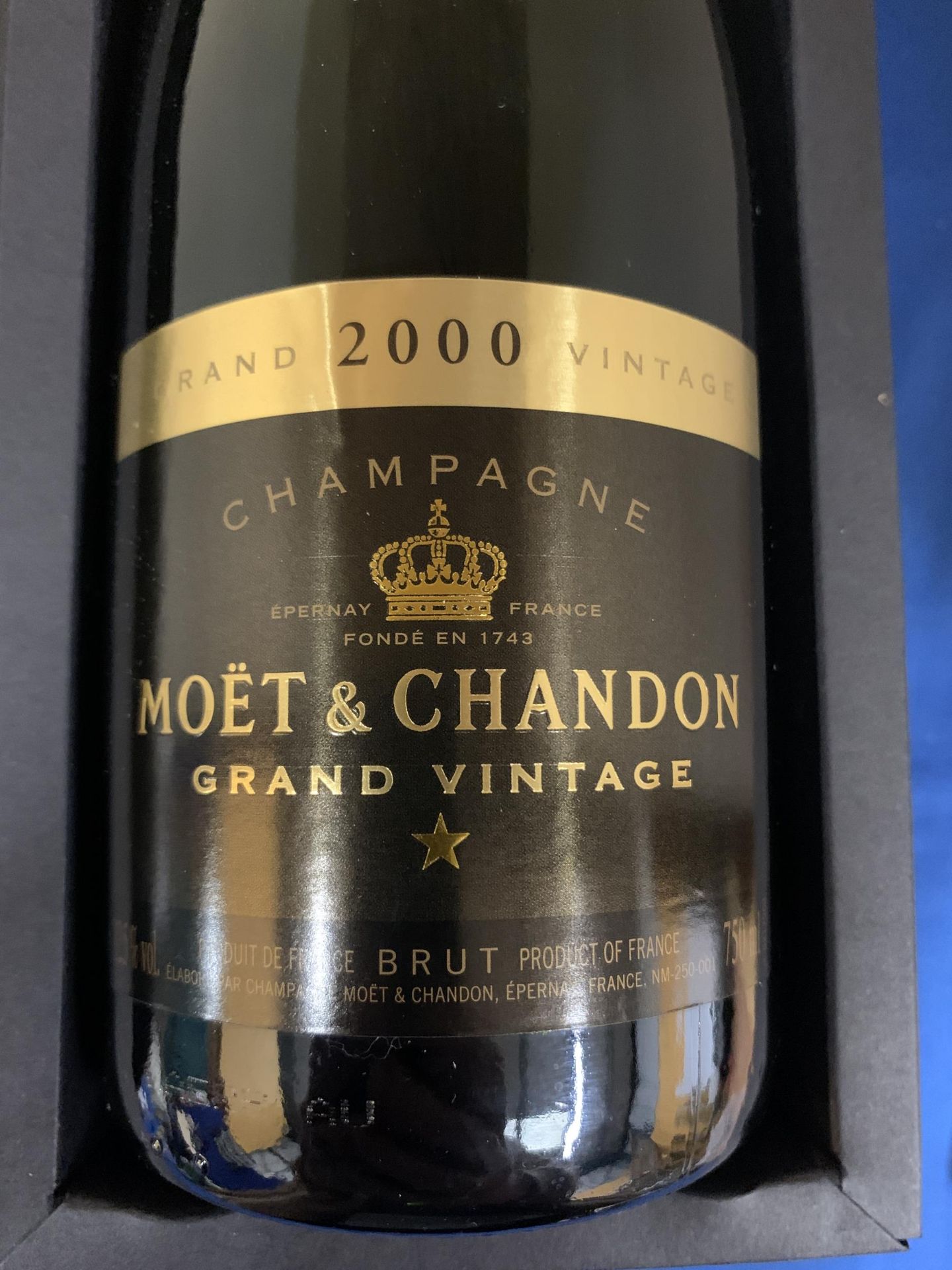 A BOXED BOTTLE OF MOET AND CHANDON GRAND VINTAGE 2000 CHAMPAGNE - Image 2 of 3