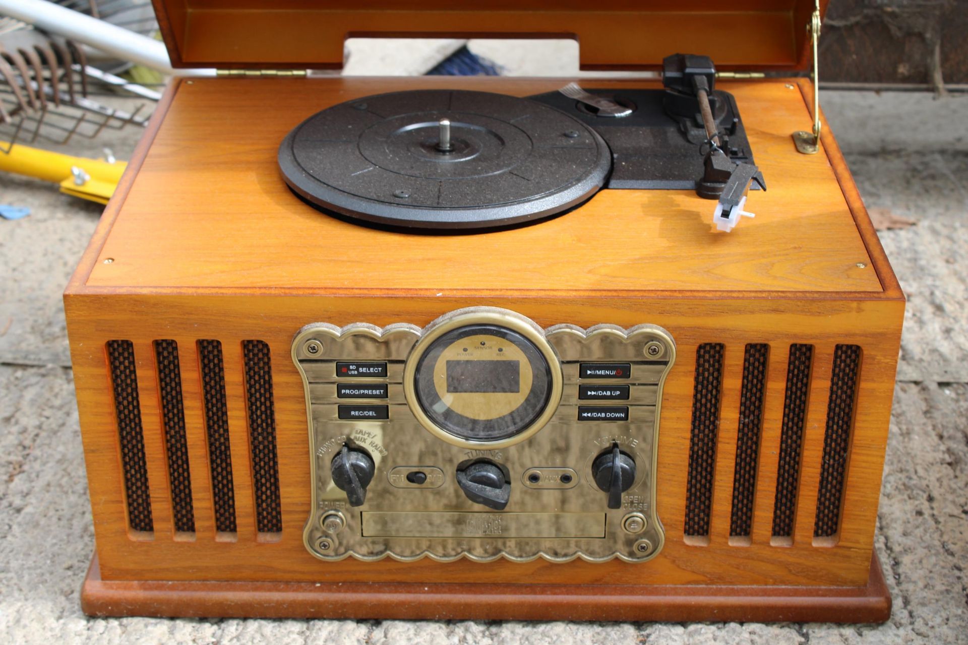 A RETRO STYLE PORTABLE RECORD PLAYER AND A CLOTHES PRESS - Image 2 of 4