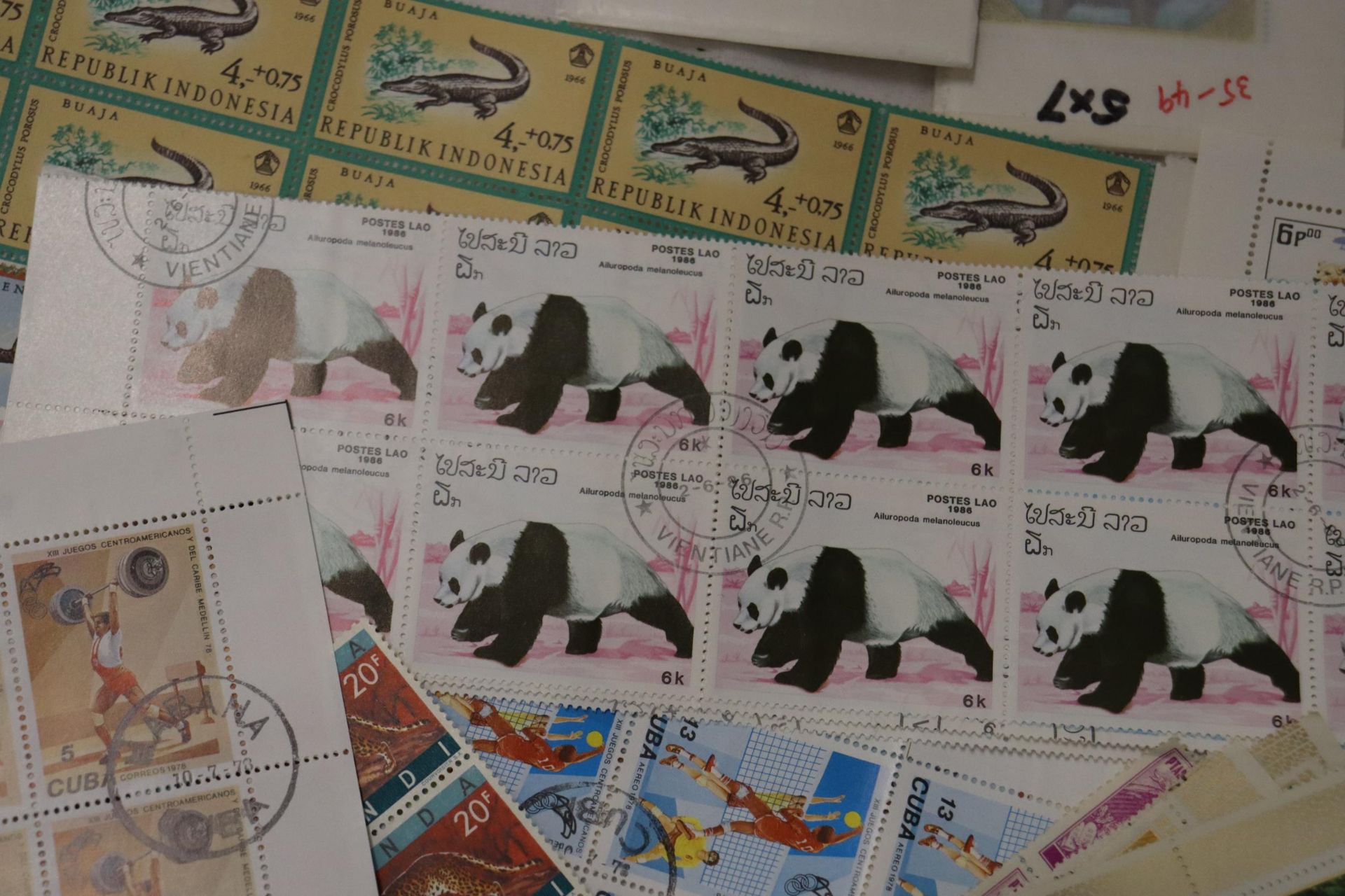 A COLLECTION OF ANIMAL STAMPS - Image 9 of 11
