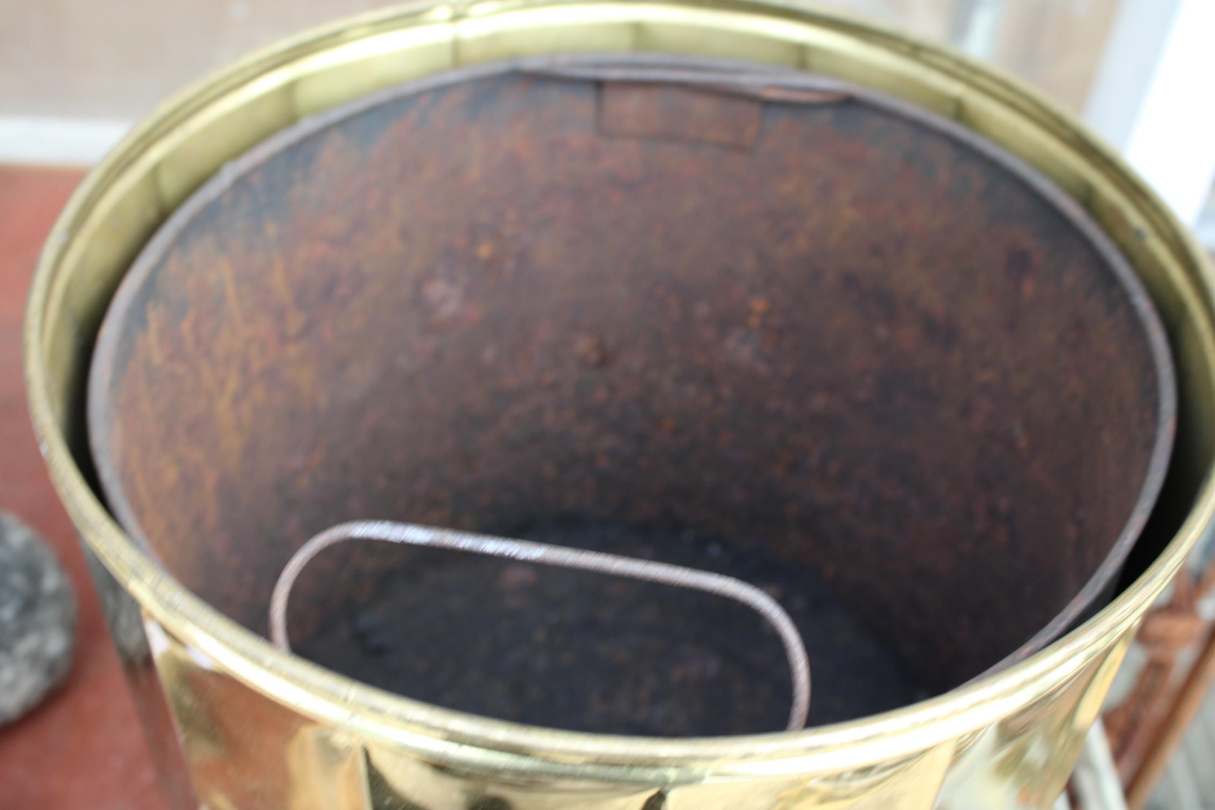 A VINTAGE BRASS LIDDED COAL BUCKET WITH LION PAW FEET - Image 2 of 2