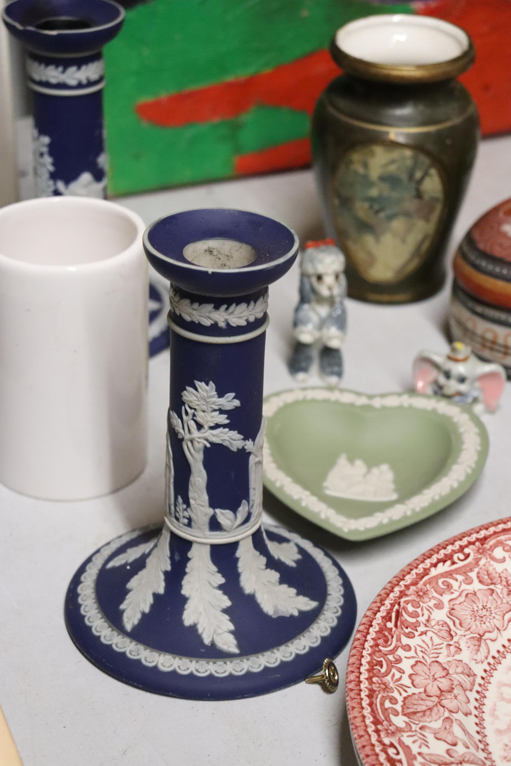 A LARGE MIXED LOT TO INCLUDE WEDGEWOOD, FUJI CHINA, WADE ETC - Image 3 of 12