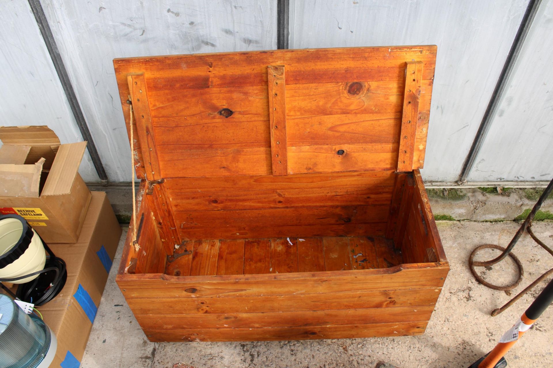A PINE BLANKET/TOOL CHEST WITH WHEELS TO BASE - Image 2 of 2