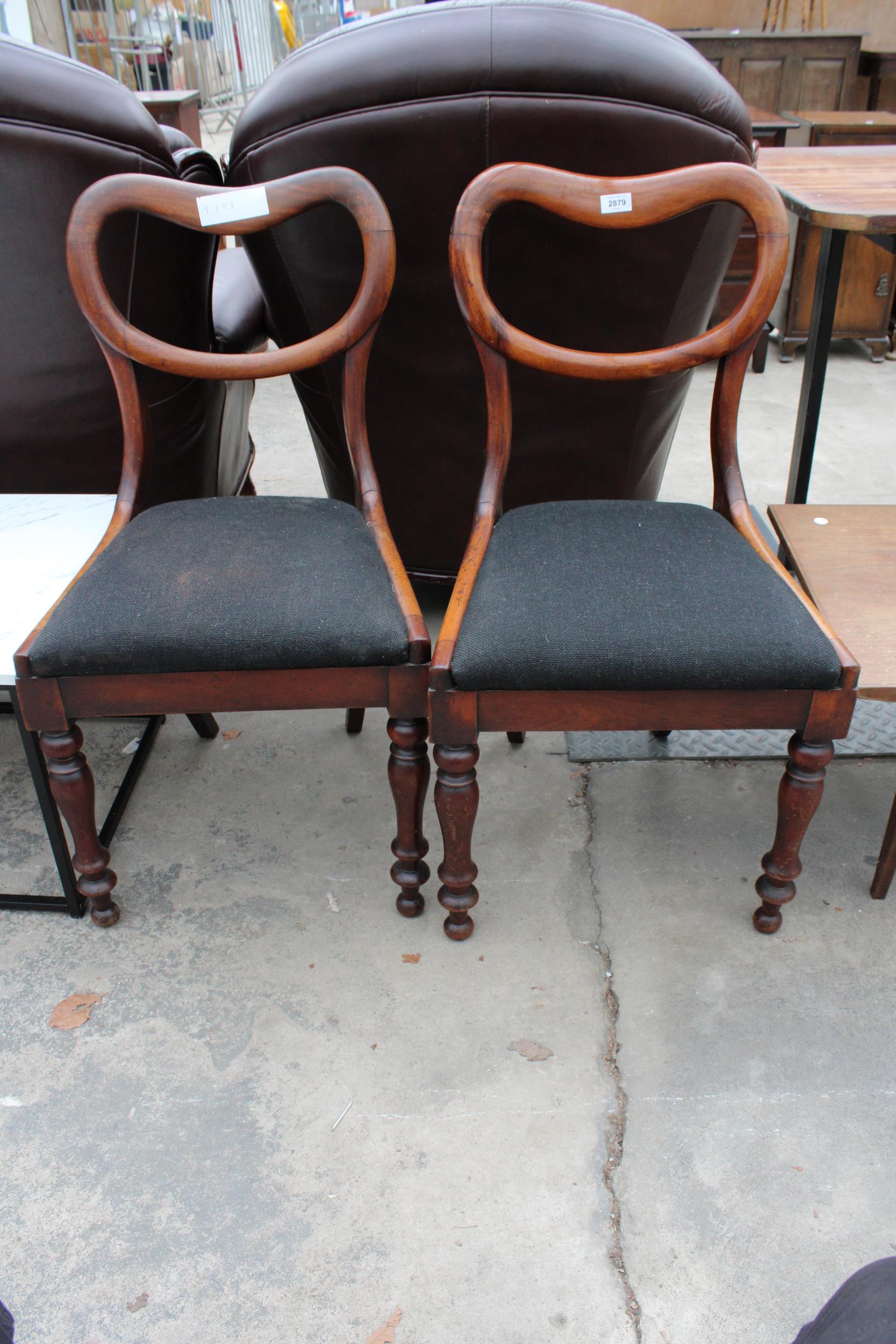 A PAIR OF VICTORIAN MAHOGANY DINING CHAIRS