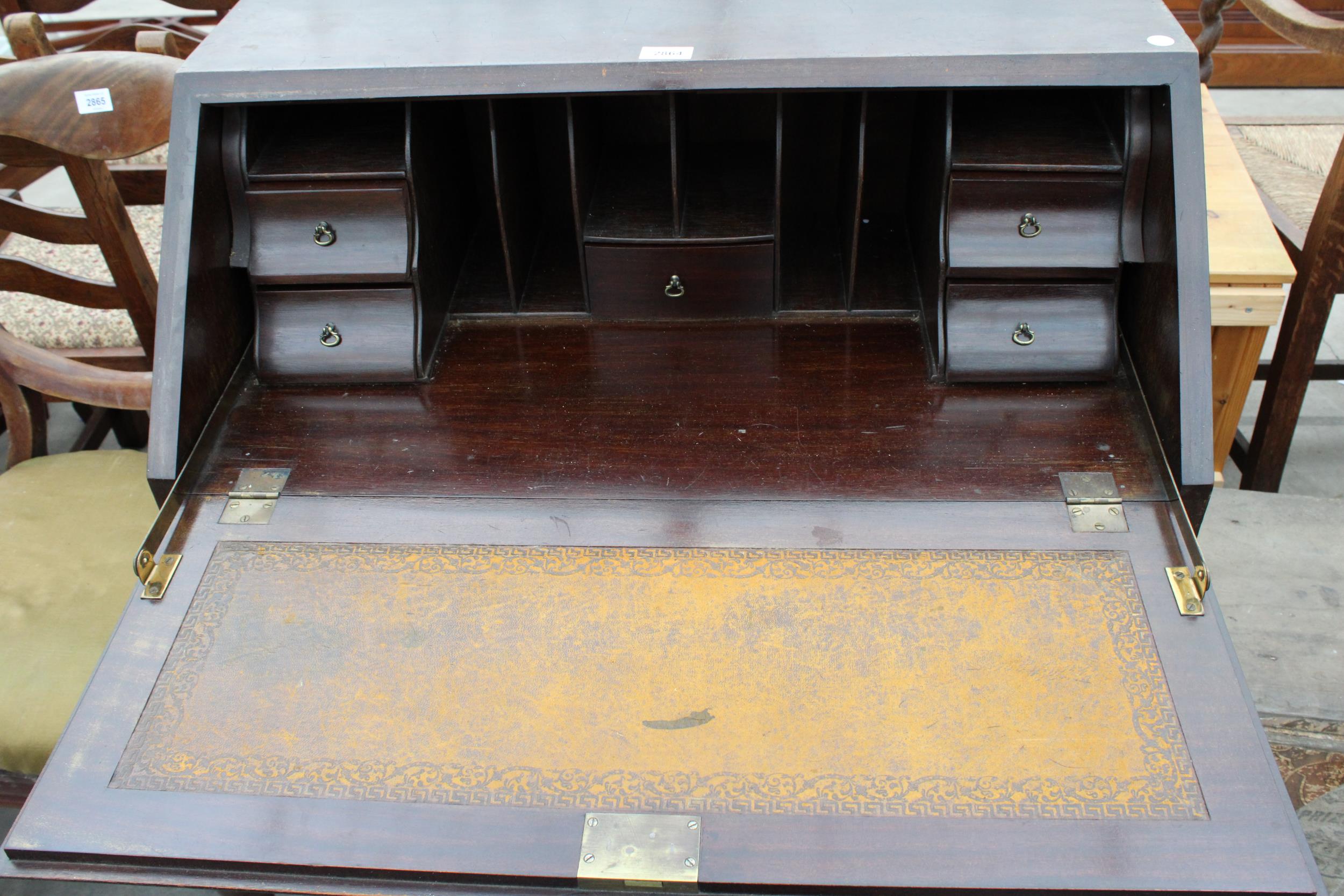 A REPRODUCTION MAHOGANY BUREAU WITH FITTED INTERIOR AND FOUR GRADUATED DRAWERS TO BASE 30" WIDE - Image 3 of 3