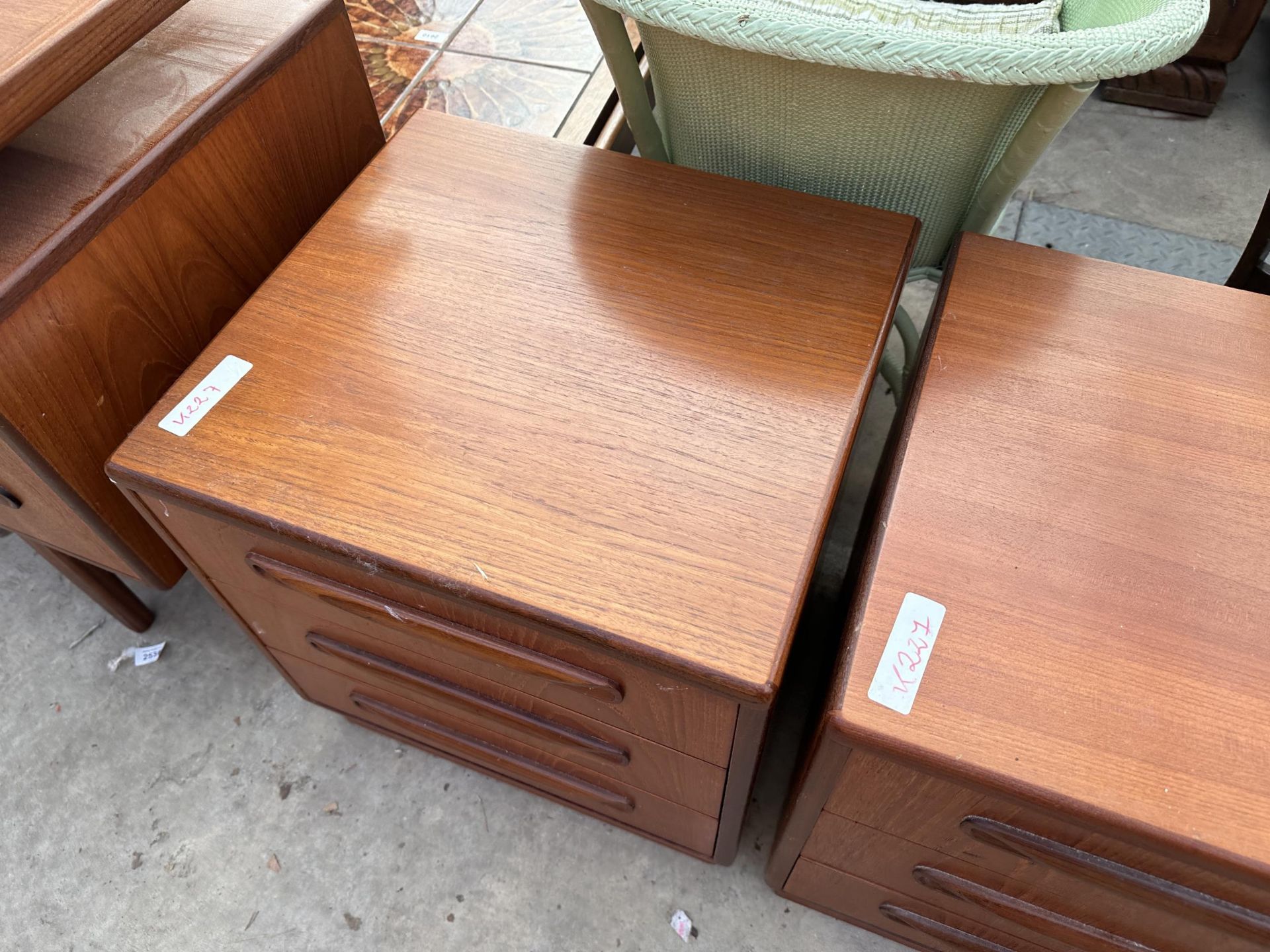 THREE G PLAN RETRO TEAK CHESTS OF THREE DRAWERS 19" WIDE - Image 3 of 7