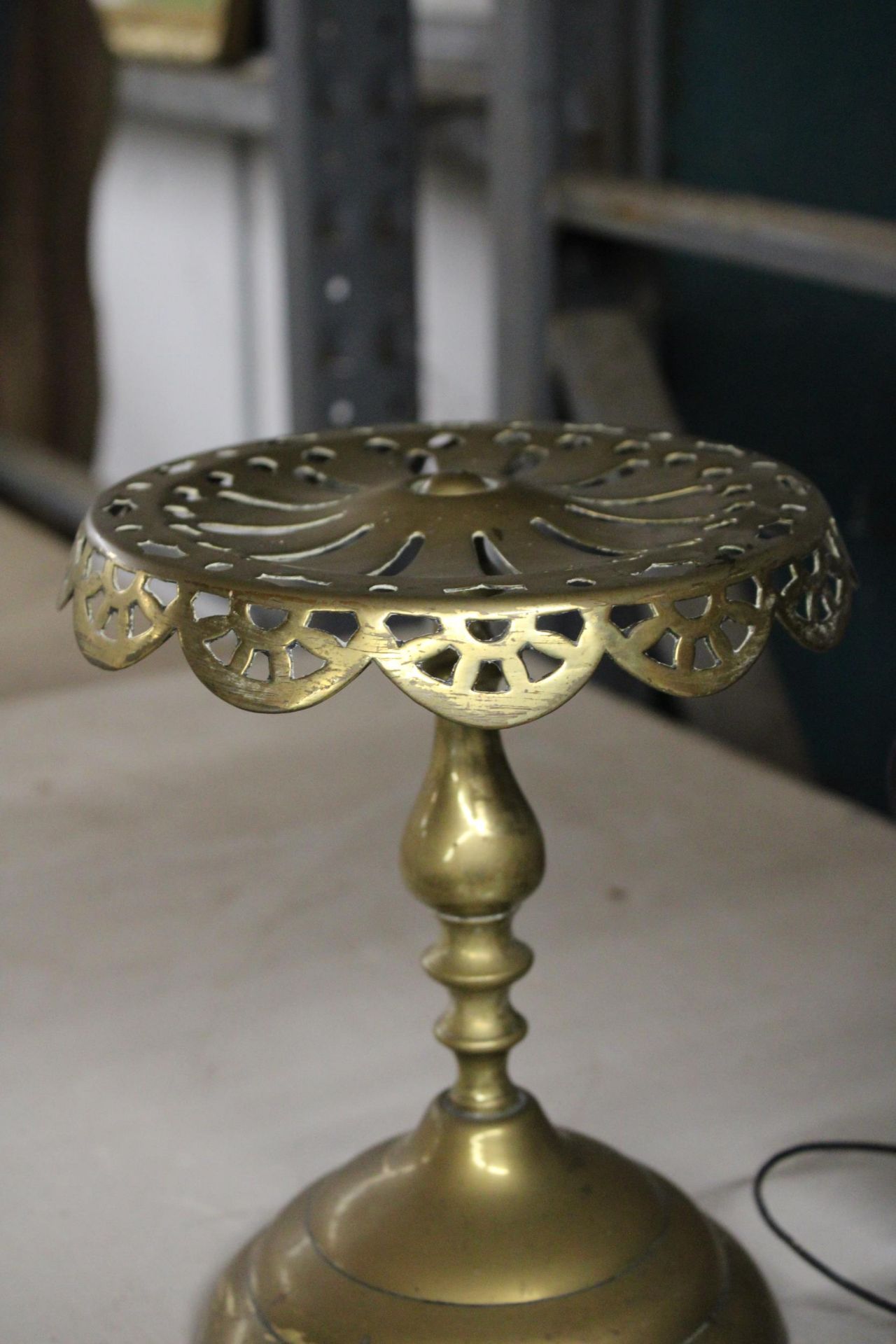 A VINTAGE ROCK GLASS PETER MARSH STYLE TABLE LAMP - Bild 5 aus 6