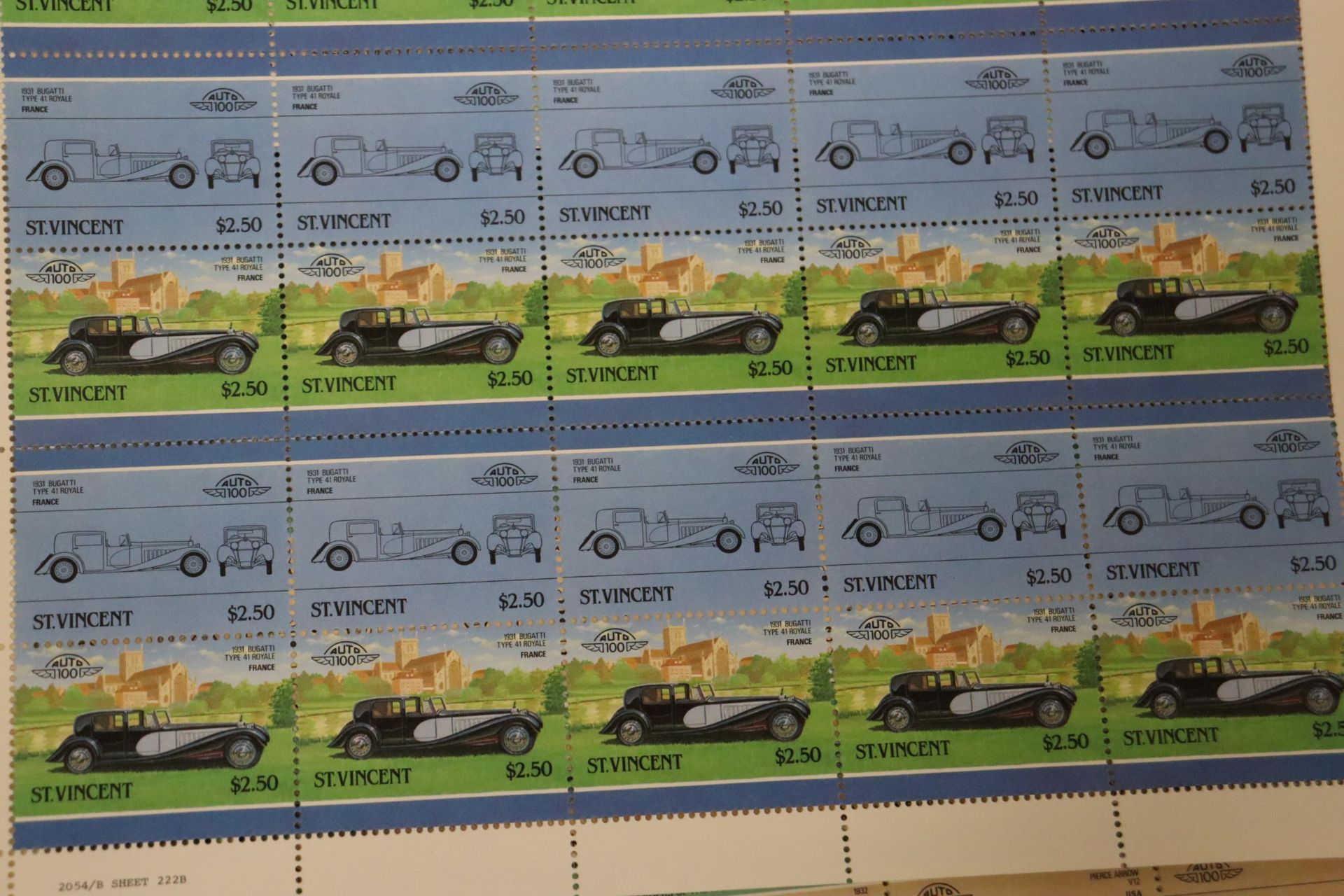A COLLECTION OF FULL SHEETS OF CLASSIC CAR STAMPS - Bild 4 aus 7