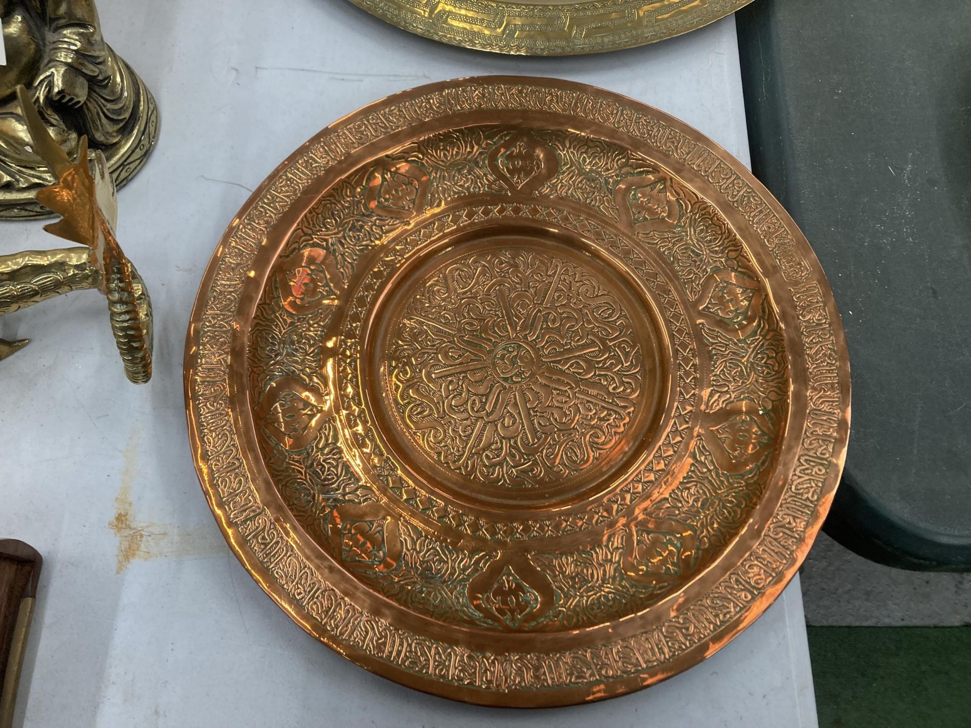 THREE ASIAN STYLE WALL PLAQUES TO INCLUDE A LARGE BRASS CHARGER WITH ENGRAVED DETAIL, DIAMETER 40CM, - Image 4 of 4